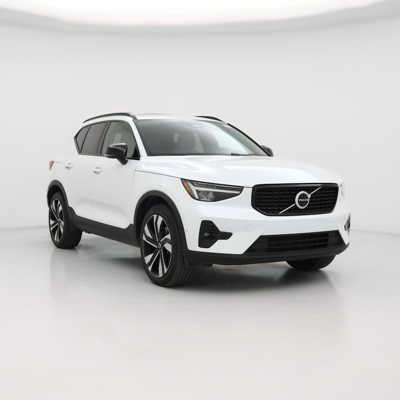 2023 Volvo XC40 B5 Plus Dark Theme