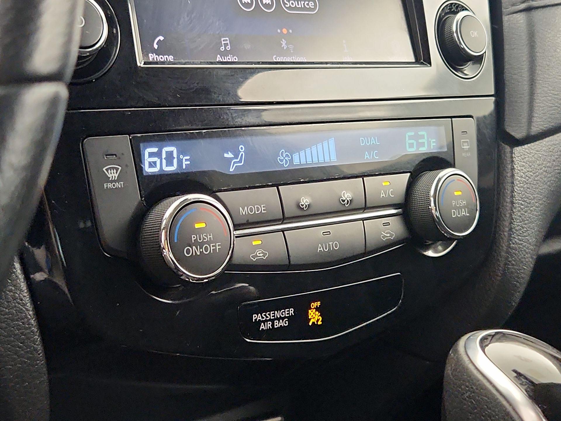 Thumbnail: 2019 Nissan Rogue - 16