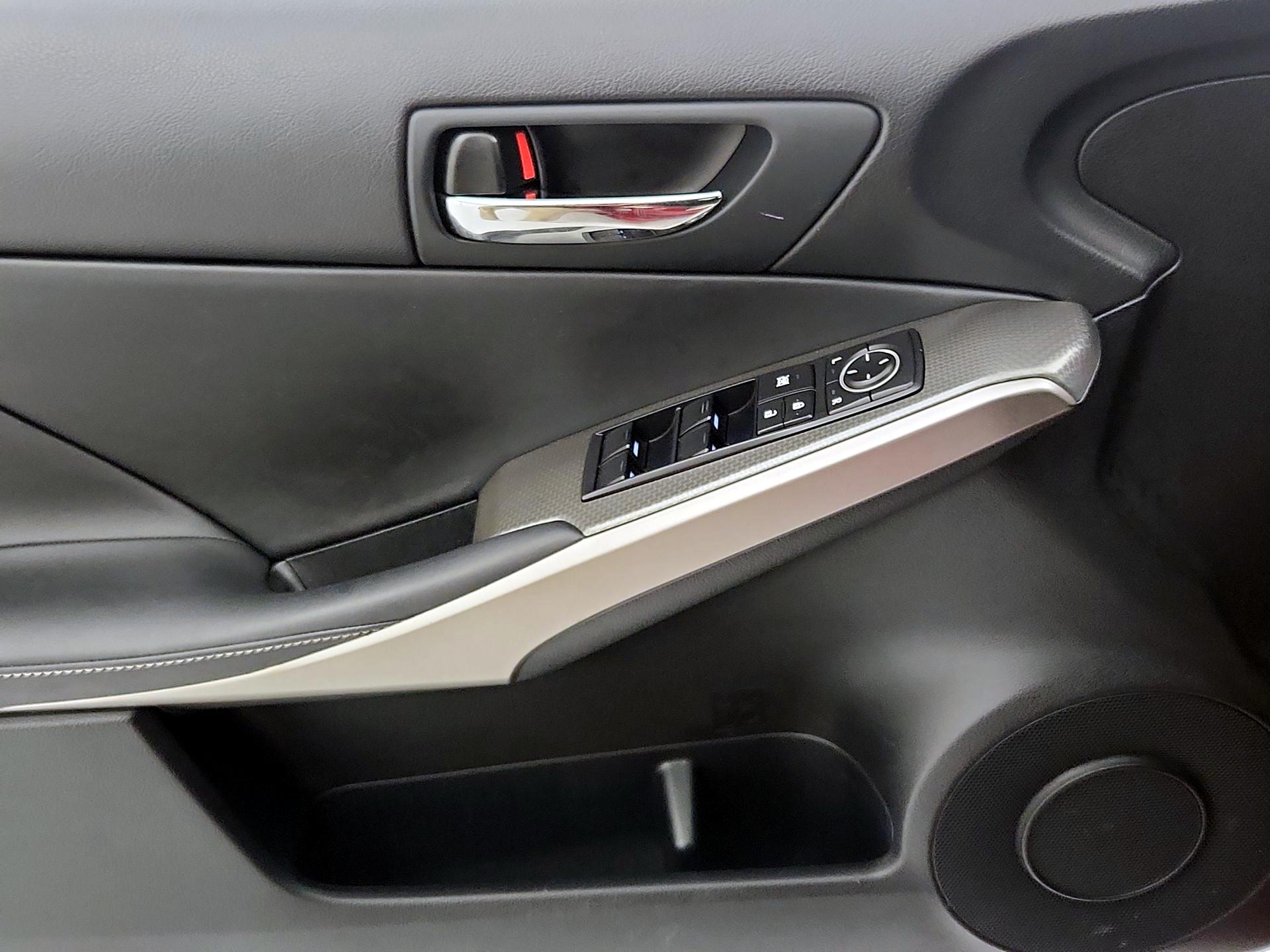 Thumbnail: 2015 Lexus IS - 12