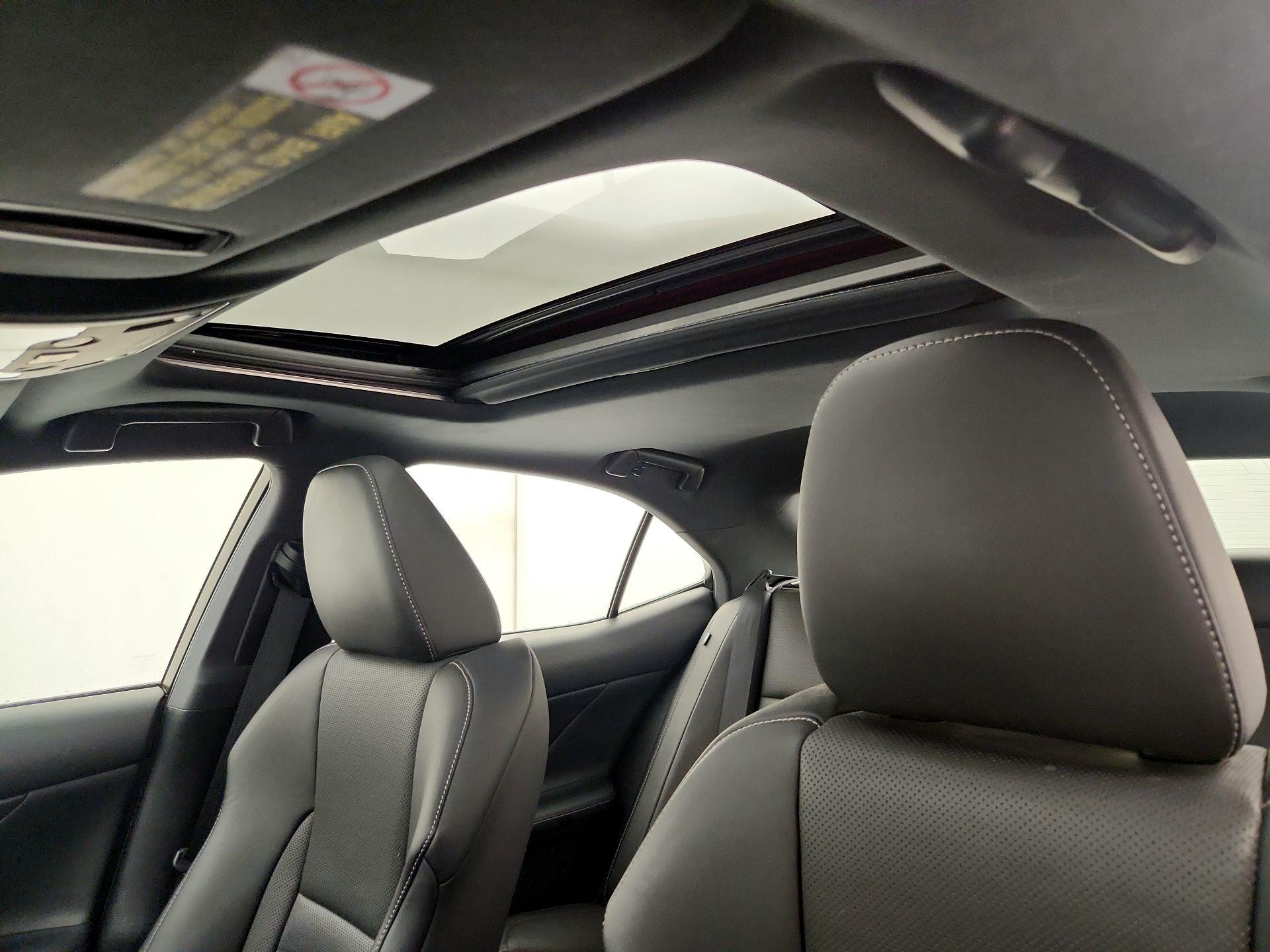 Thumbnail: 2015 Lexus IS - 20