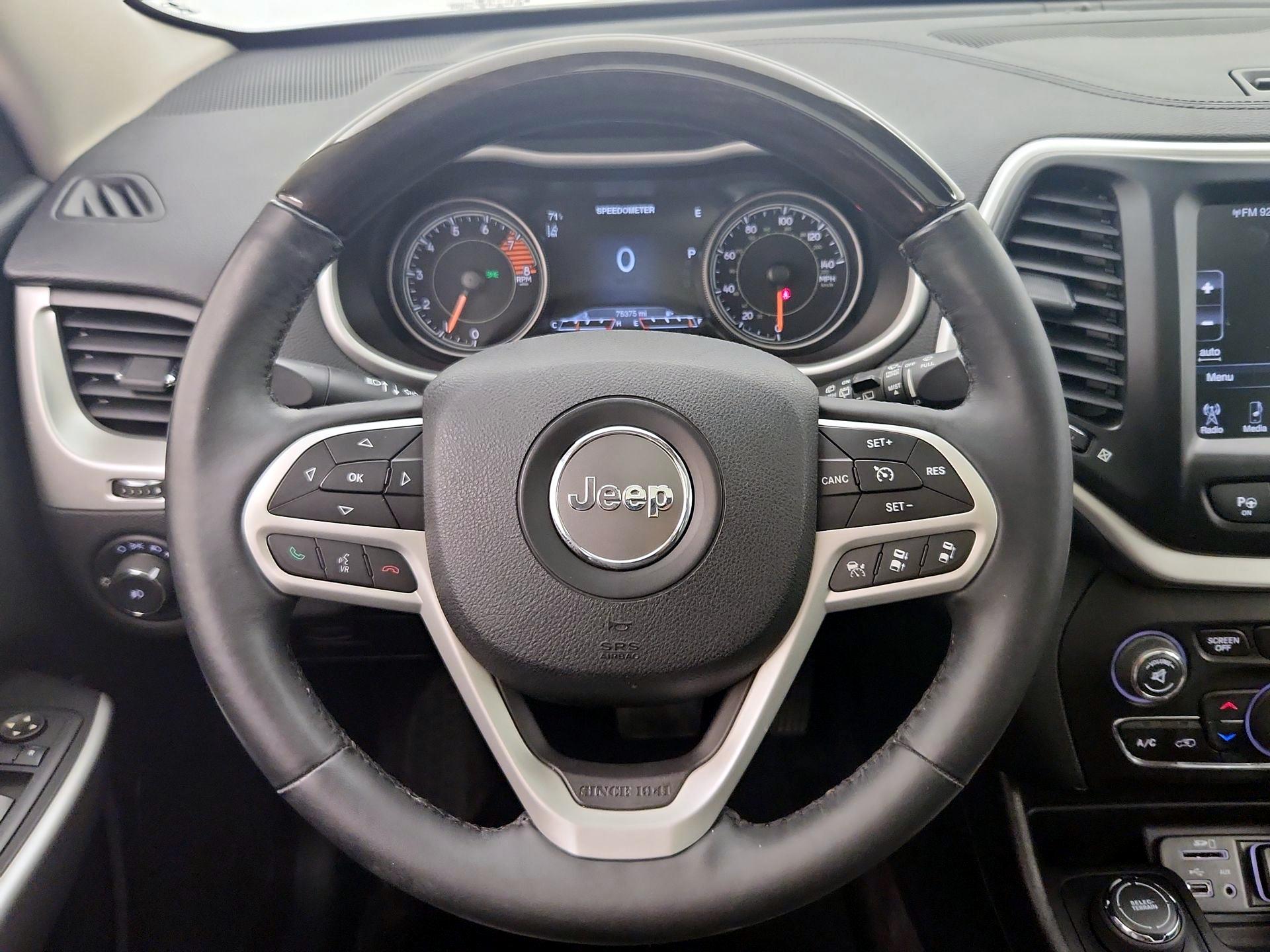 Thumbnail: 2017 Jeep Cherokee - 10