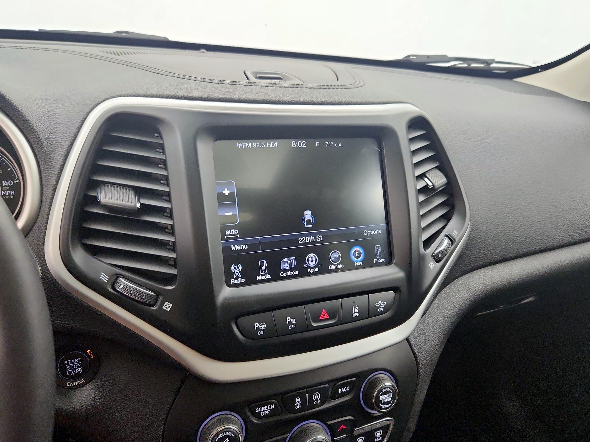 Thumbnail: 2017 Jeep Cherokee - 14