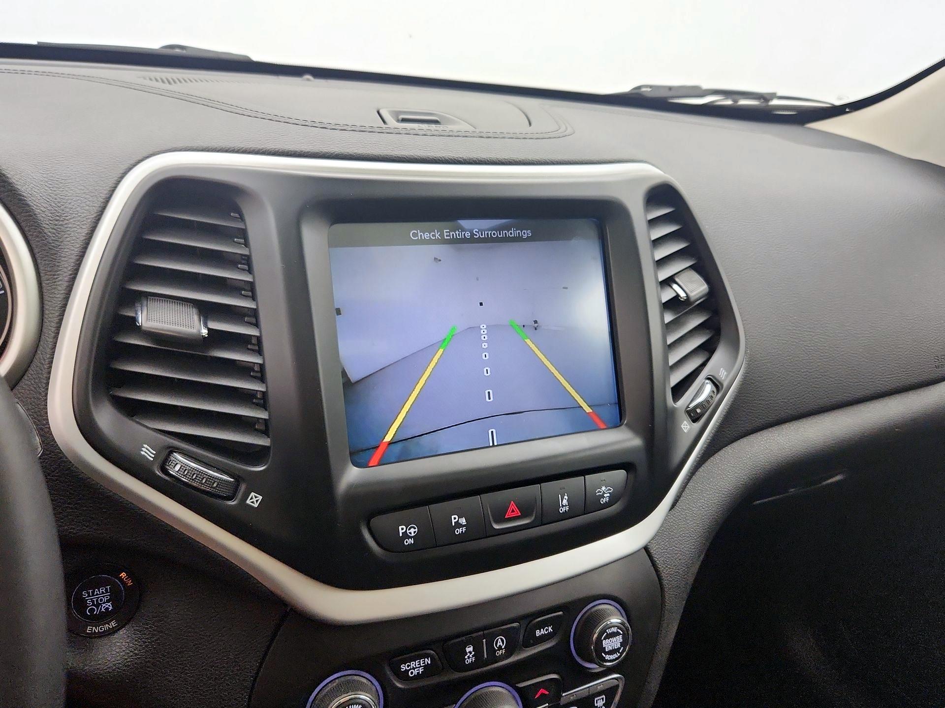 Thumbnail: 2017 Jeep Cherokee - 15