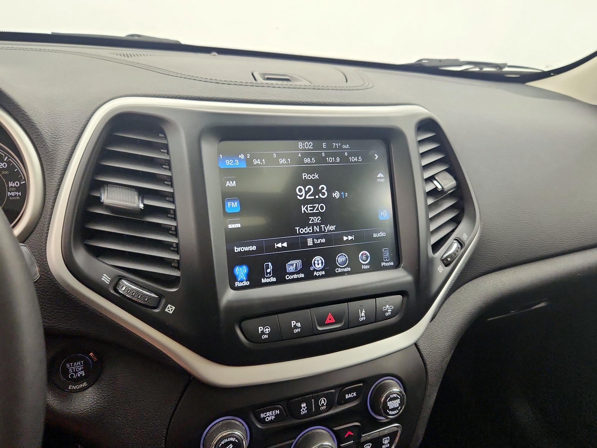 Thumbnail: 2017 Jeep Cherokee - 16