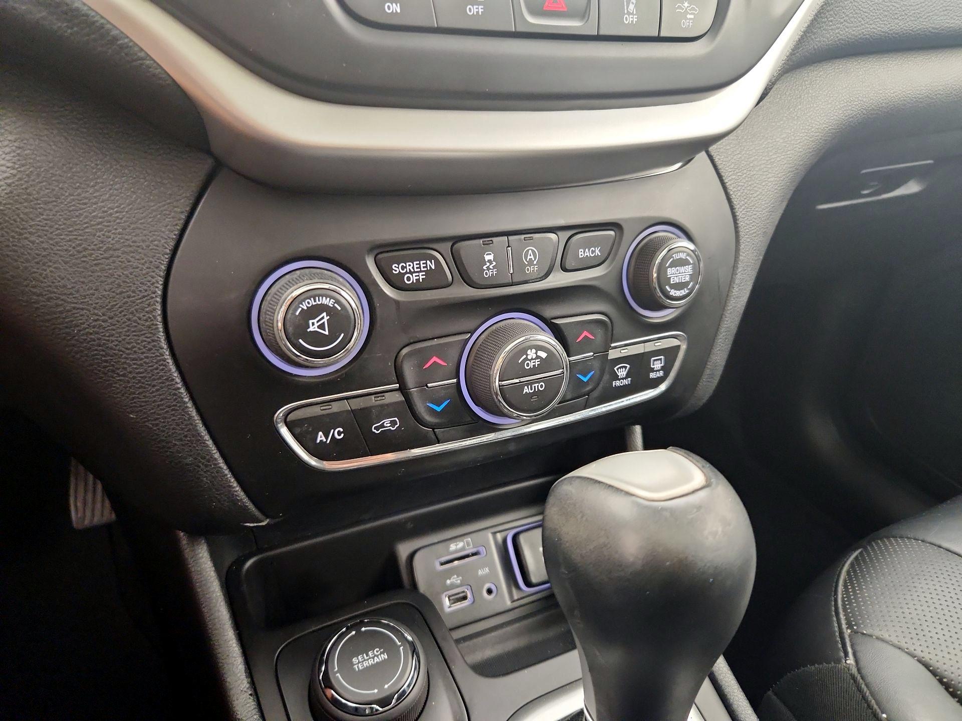 Thumbnail: 2017 Jeep Cherokee - 17
