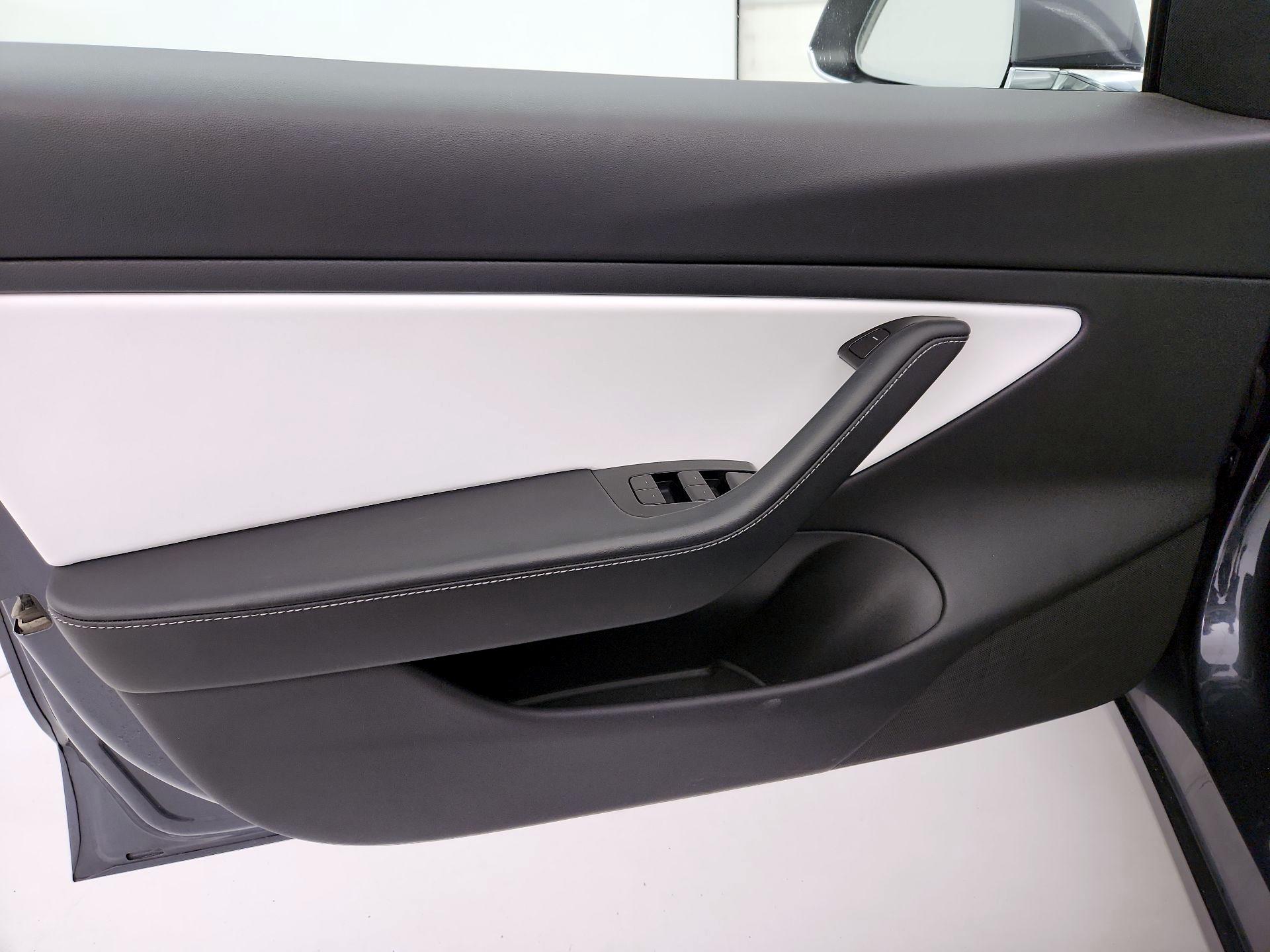 Thumbnail: 2020 Tesla Model 3 - 12