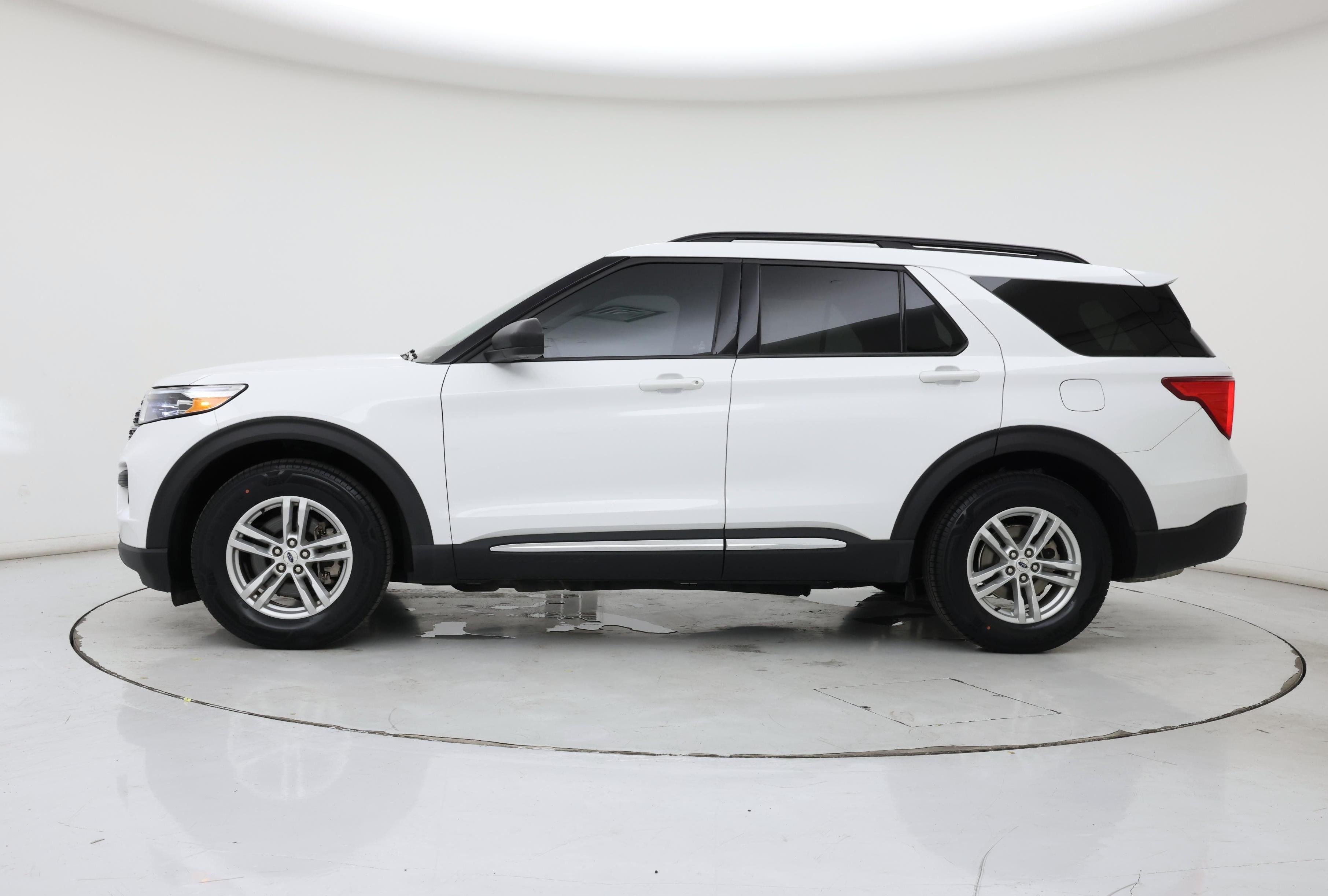 Thumbnail: 2022 Ford Explorer - 3
