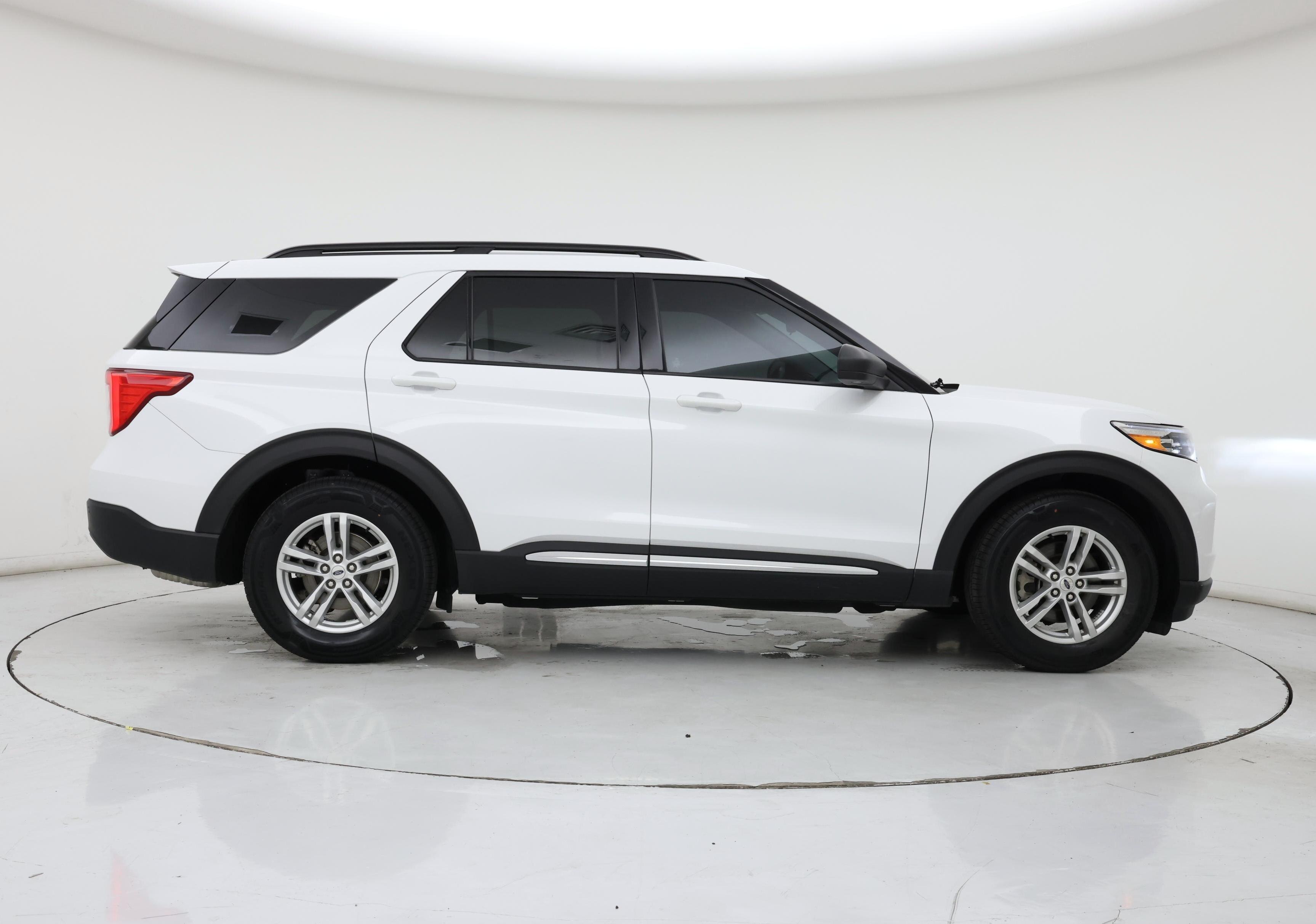 Thumbnail: 2022 Ford Explorer - 7
