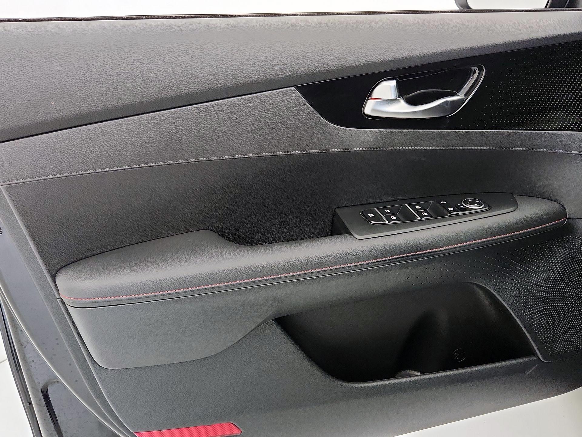 Thumbnail: 2022 Kia Forte - 12