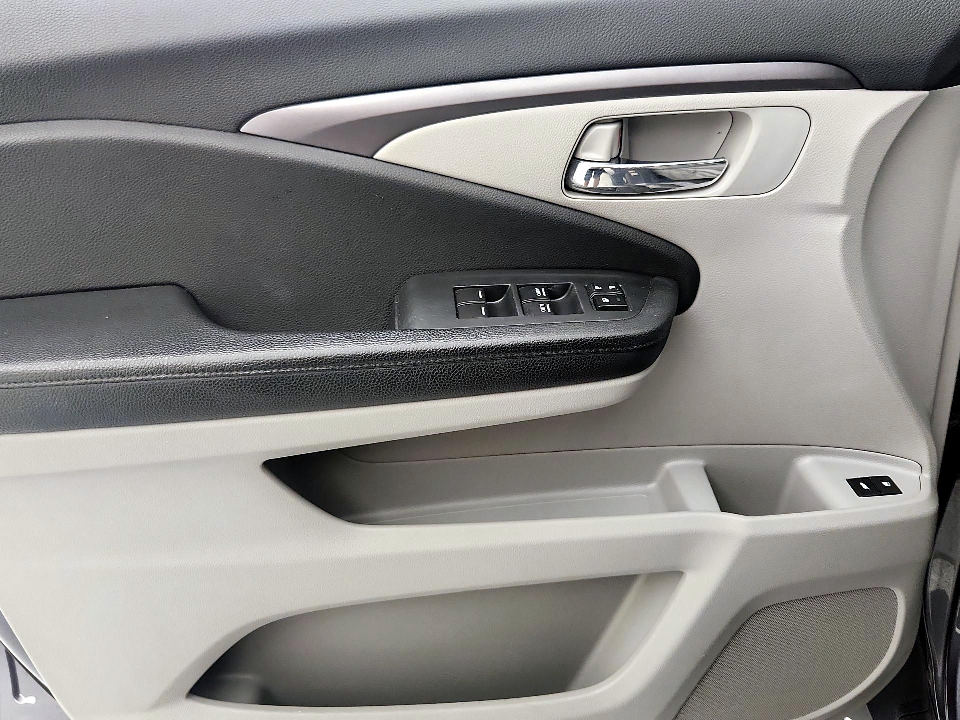 Thumbnail: 2016 Honda Pilot - 12