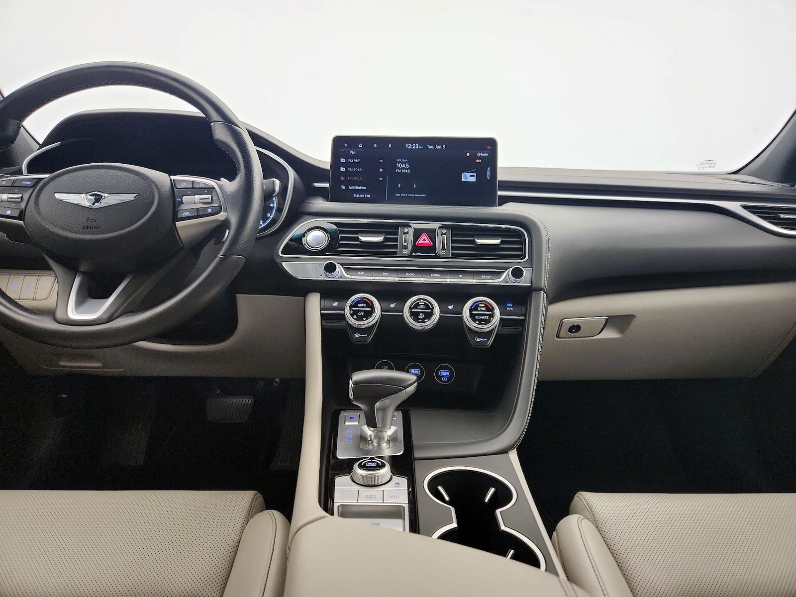 2023 GENESIS G70 Standard - Photo 10