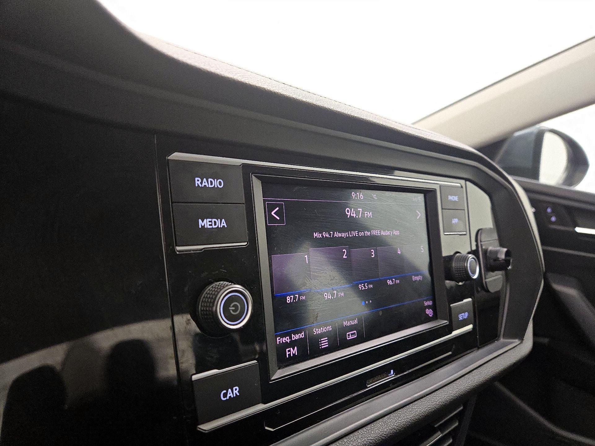 Thumbnail: 2019 Volkswagen Jetta - 15