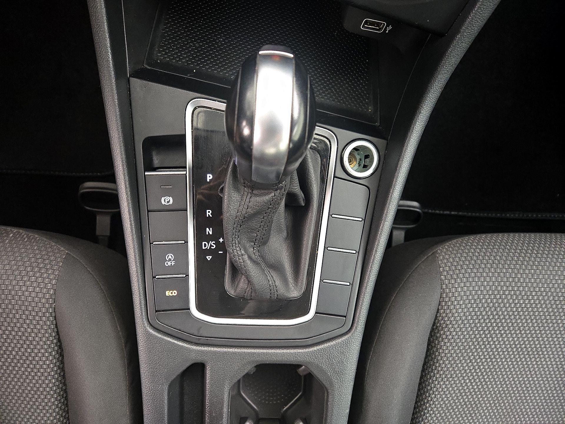 Thumbnail: 2019 Volkswagen Jetta - 17