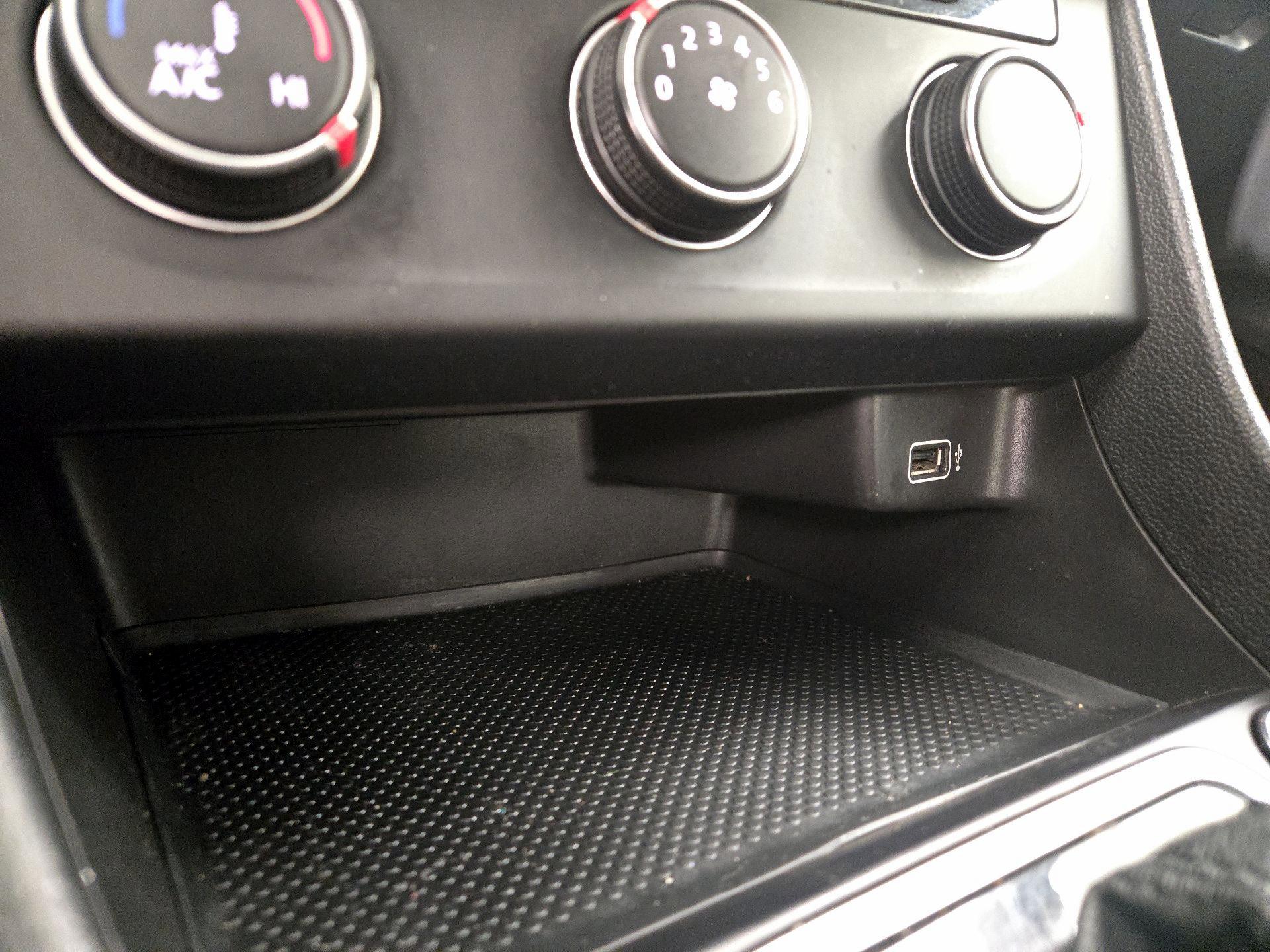 Thumbnail: 2019 Volkswagen Jetta - 18