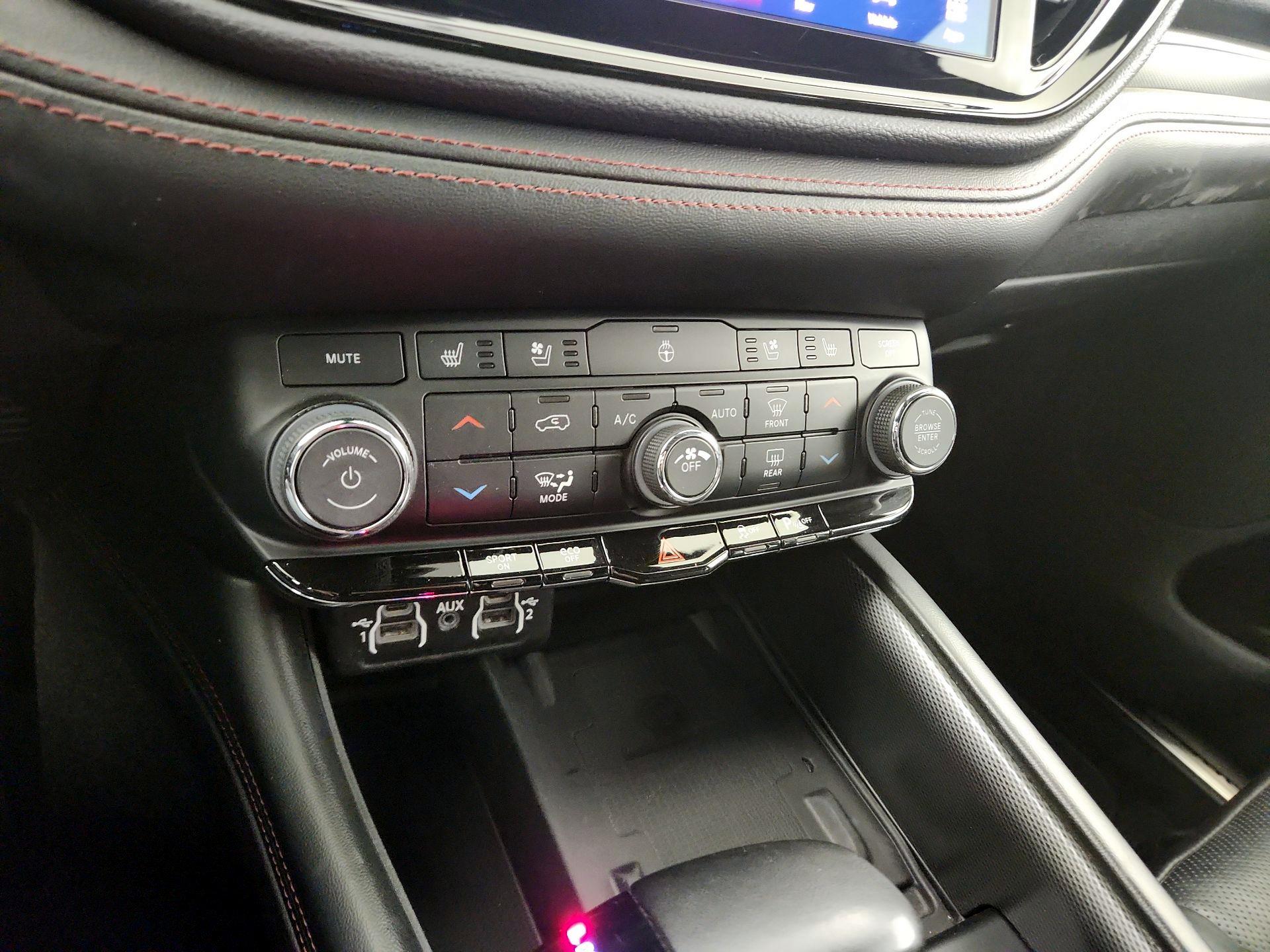 Thumbnail: 2022 Dodge Durango - 14