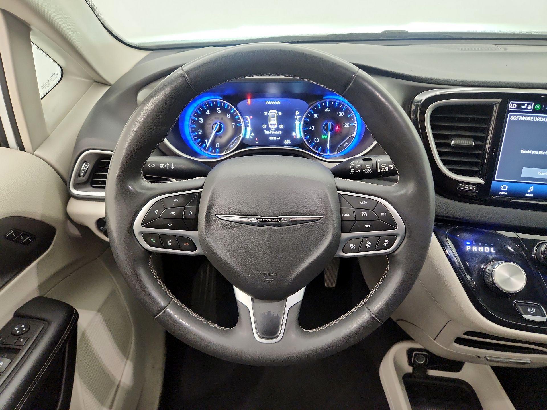 Thumbnail: 2024 Chrysler Pacifica - 10