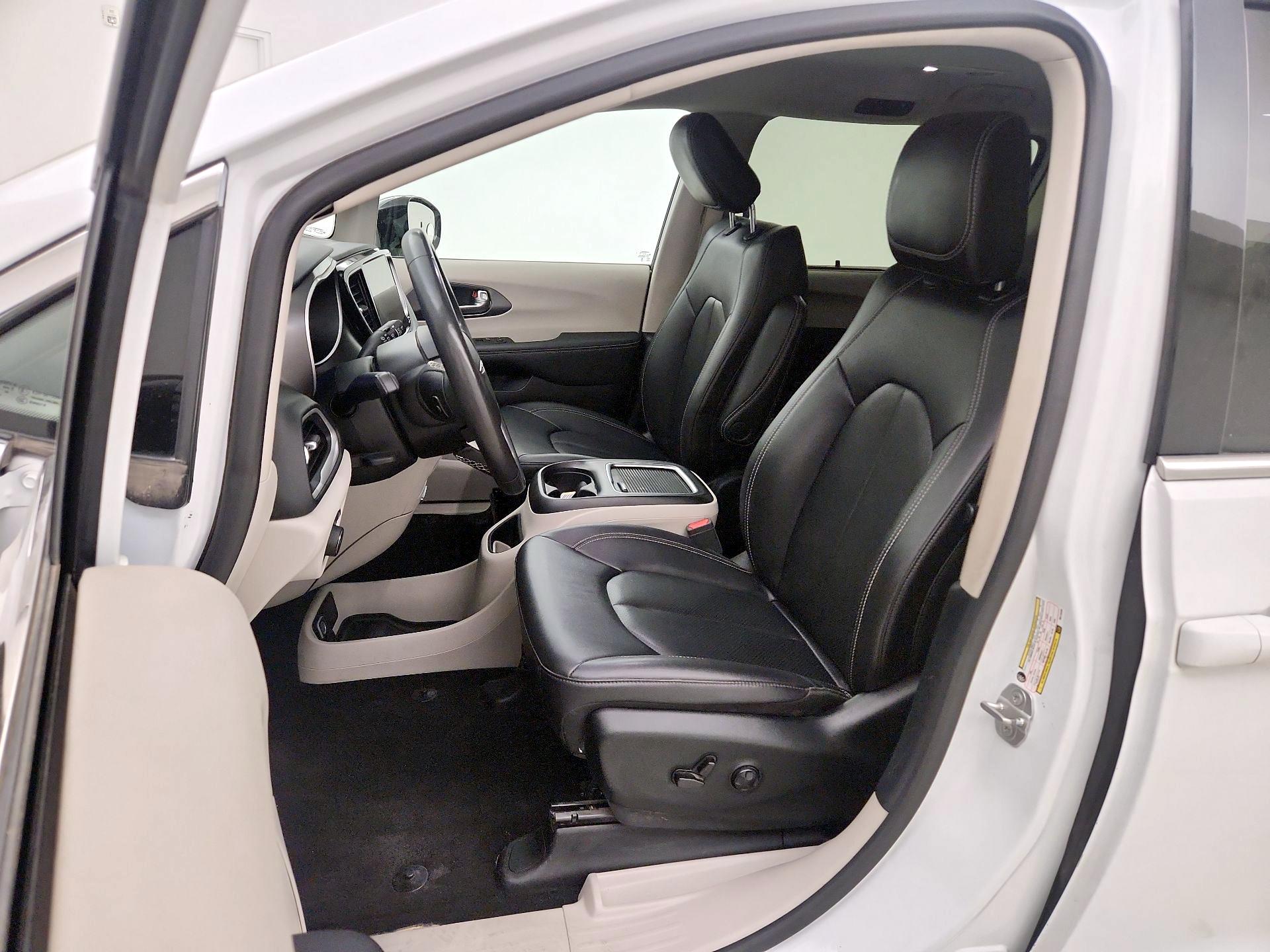 Thumbnail: 2024 Chrysler Pacifica - 11