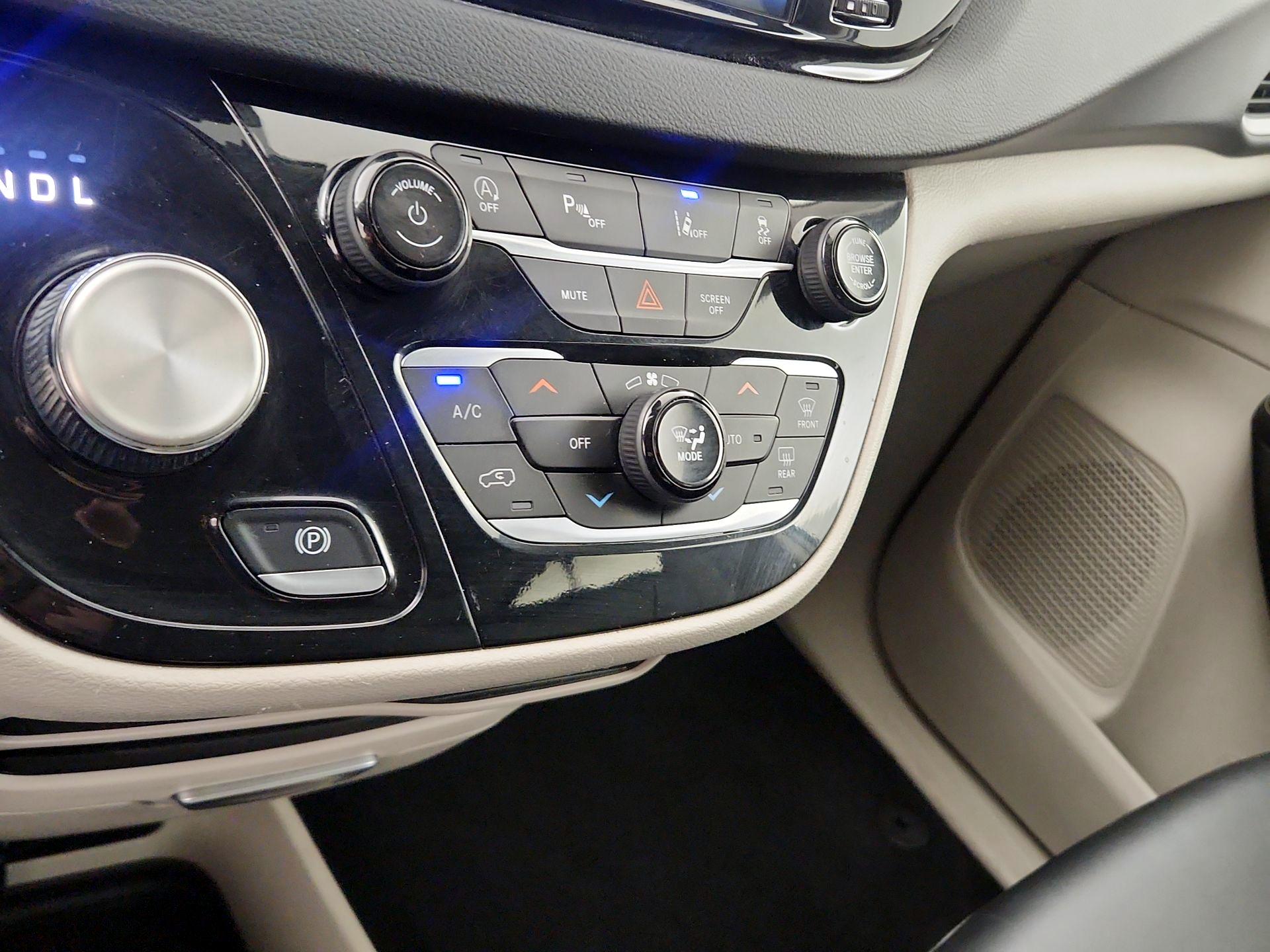 Thumbnail: 2024 Chrysler Pacifica - 14