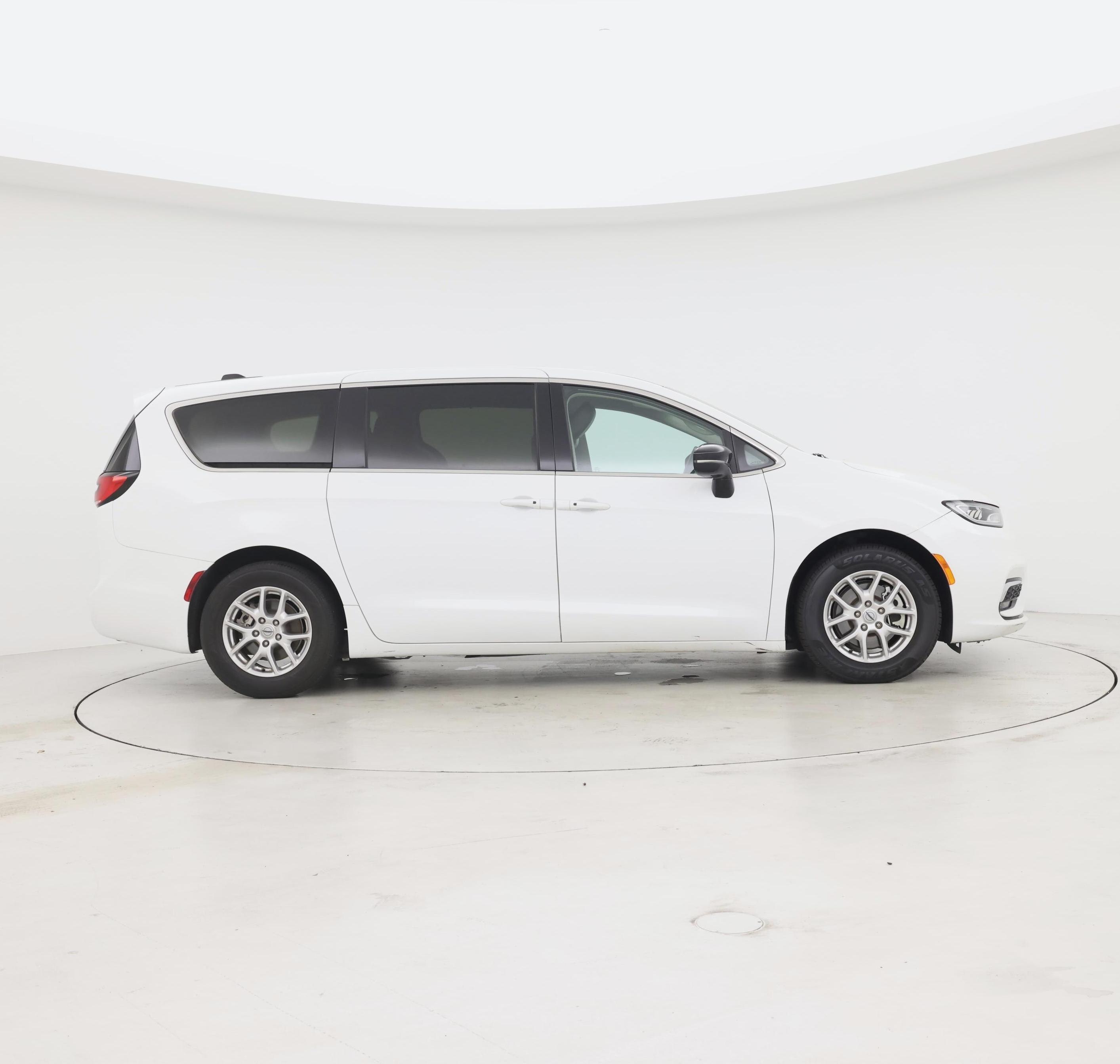 Thumbnail: 2024 Chrysler Pacifica - 7