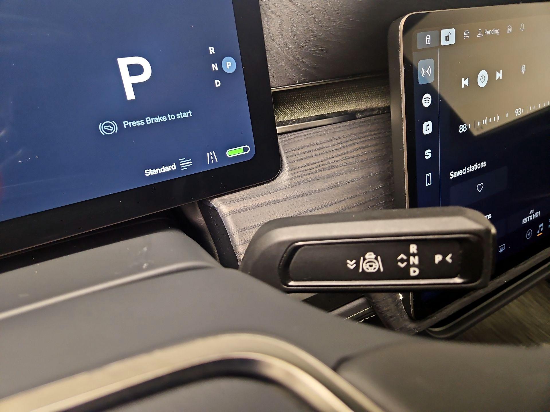 Thumbnail: 2023 Rivian R1S - 17