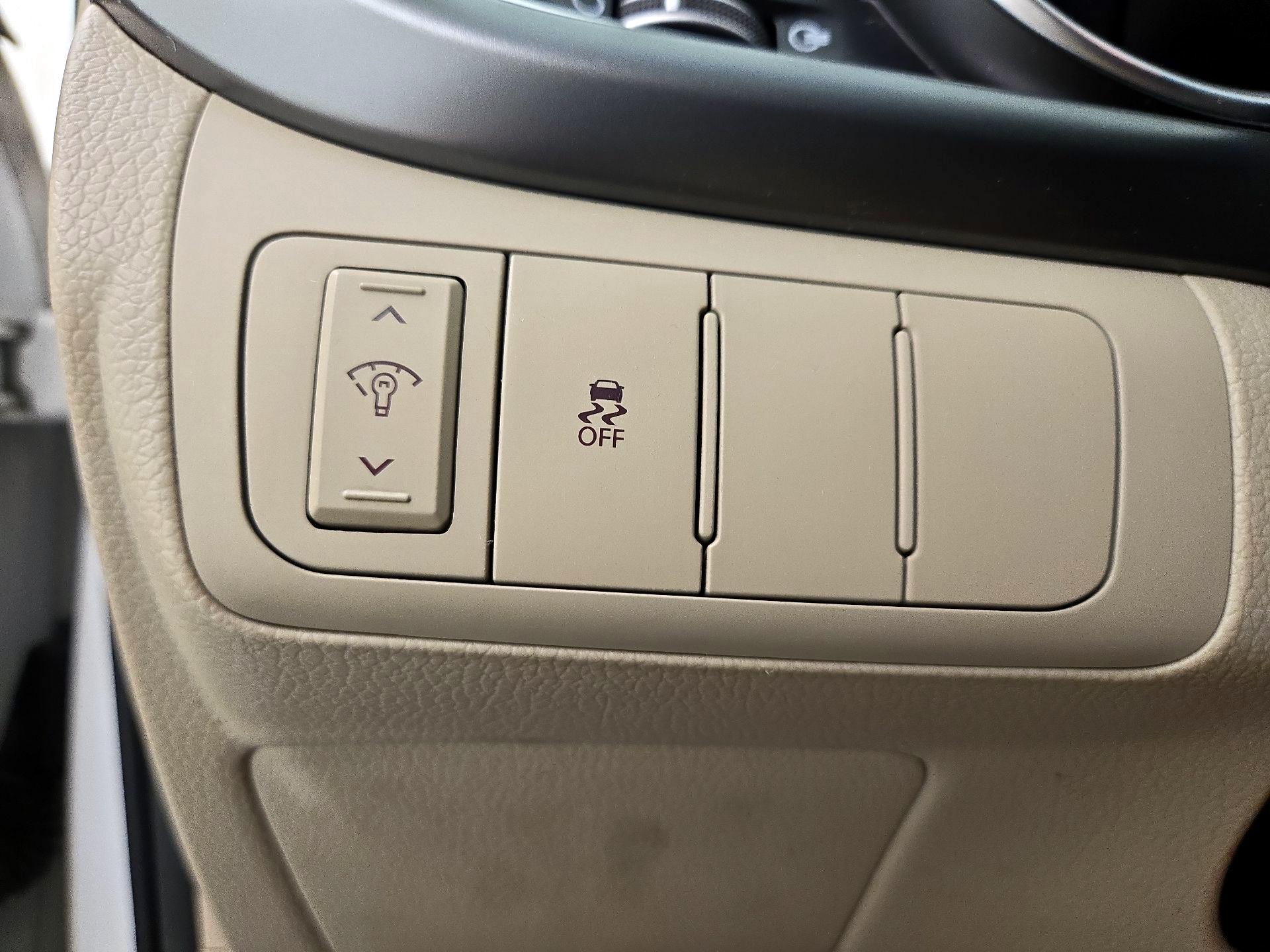 Thumbnail: 2015 Kia Optima - 13