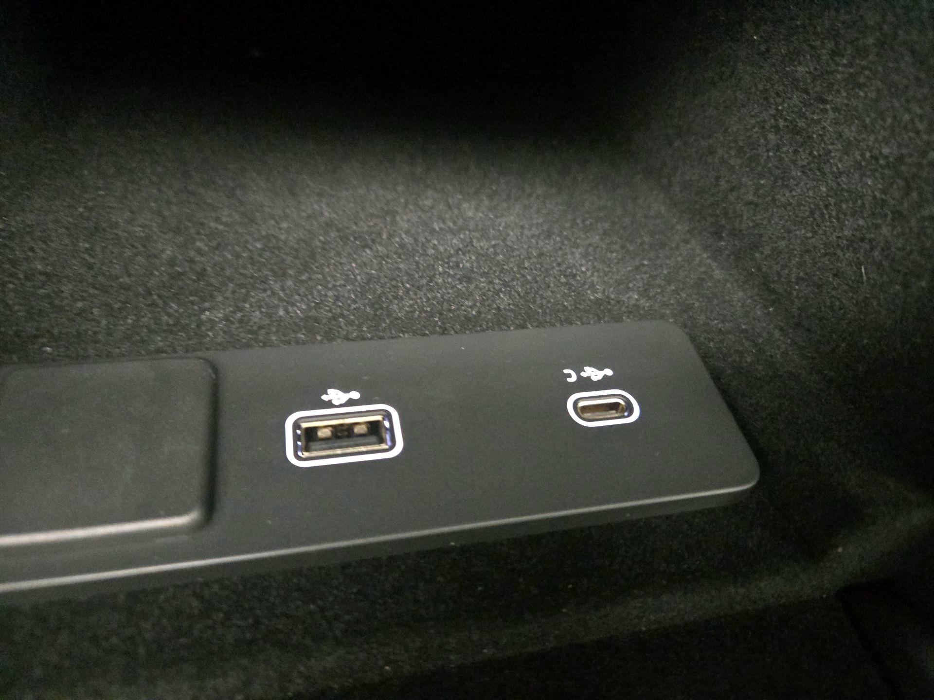 Thumbnail: 2022 Jaguar F-Pace - 19