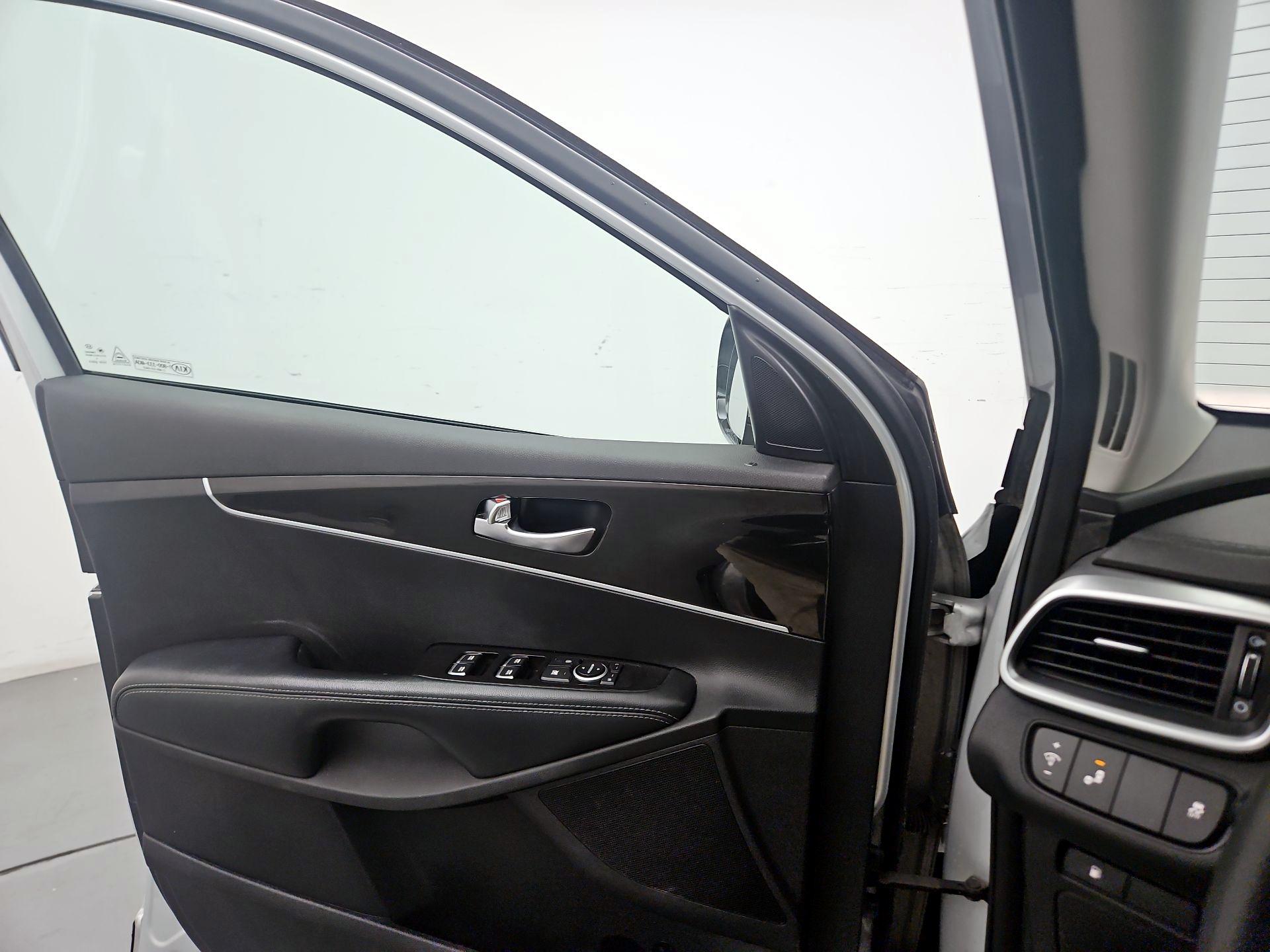 Thumbnail: 2019 Kia Sorento - 12