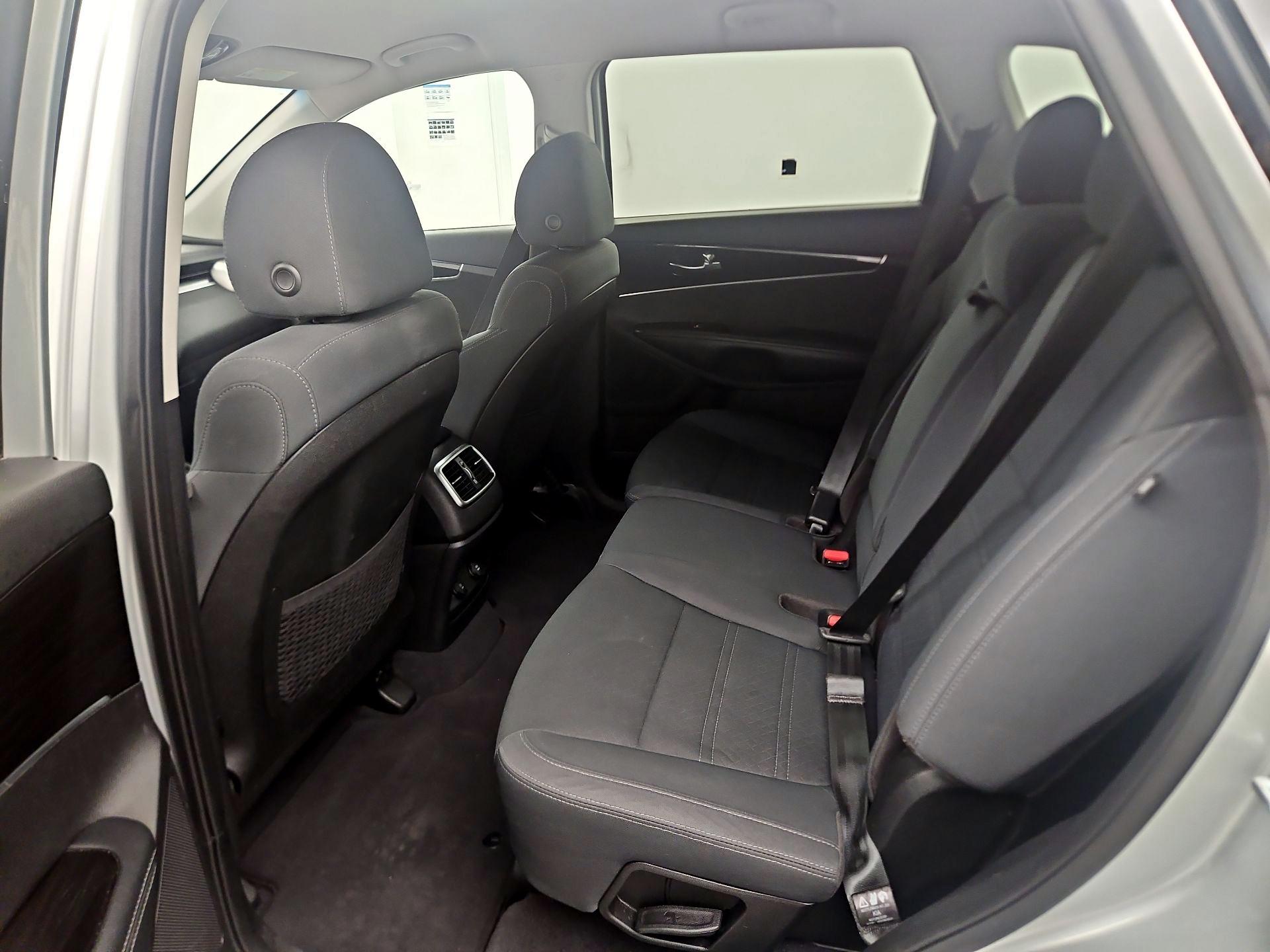 Thumbnail: 2019 Kia Sorento - 16