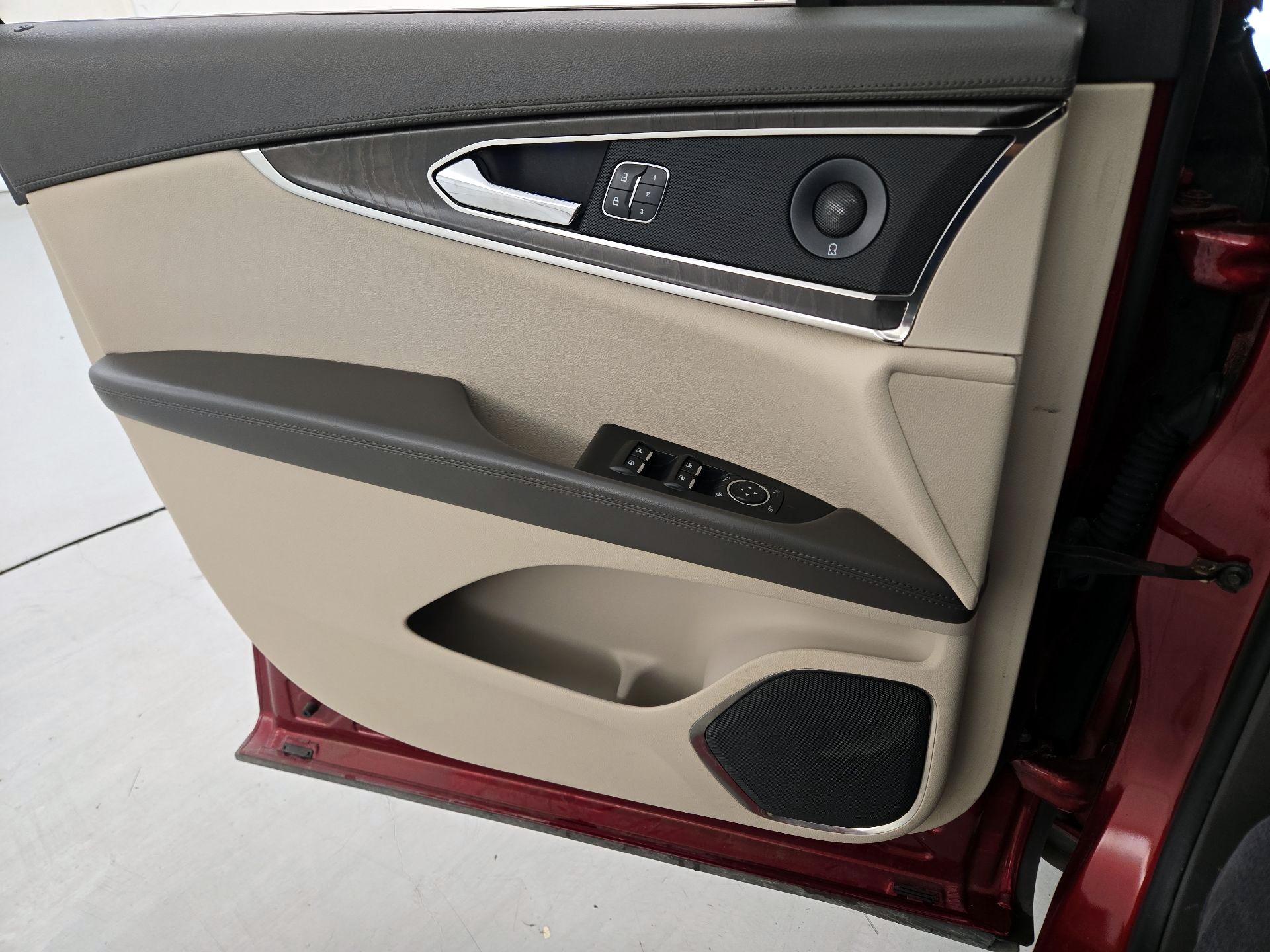 Thumbnail: 2019 Lincoln Nautilus - 12