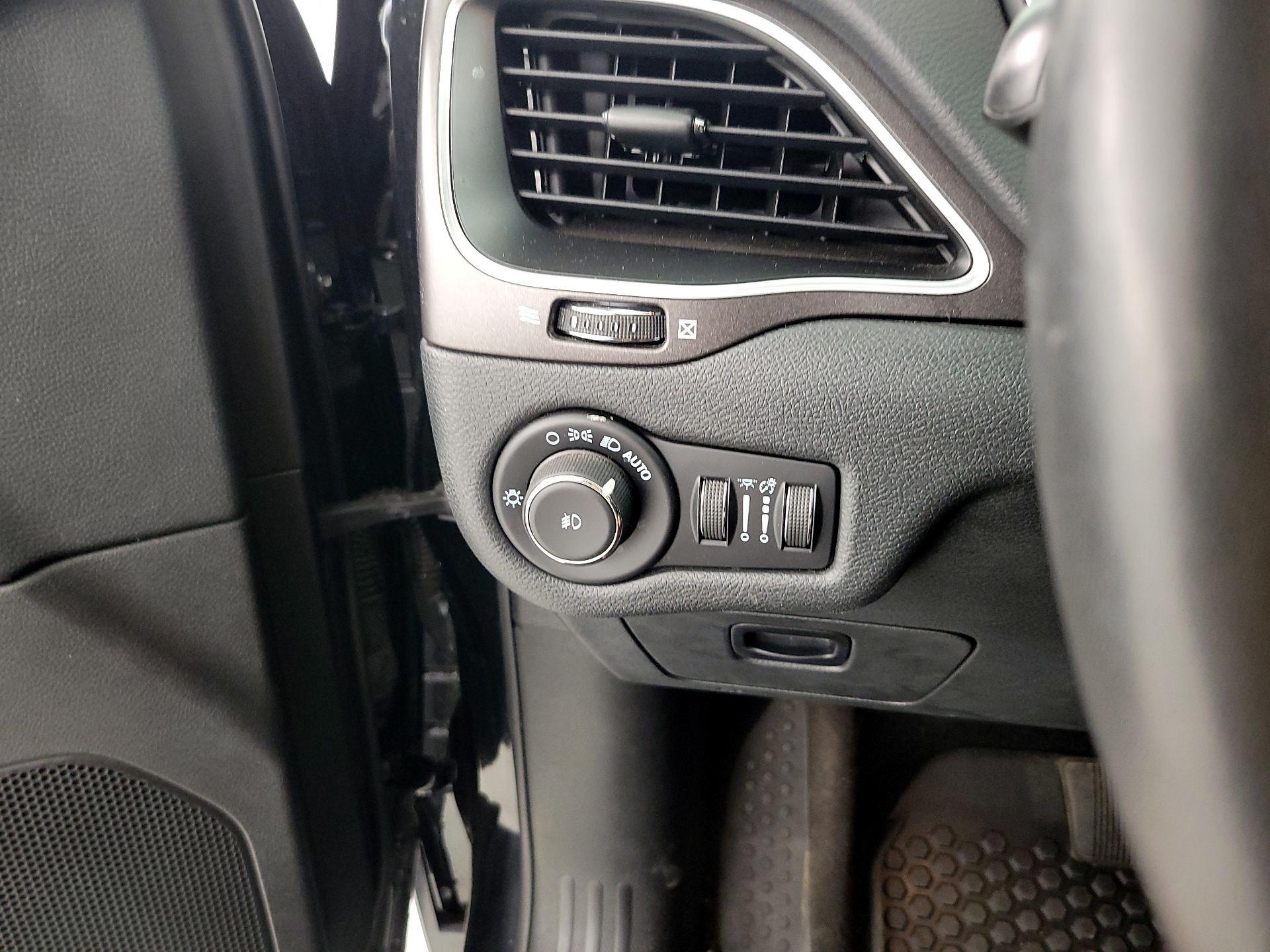 Thumbnail: 2022 Jeep Cherokee - 13