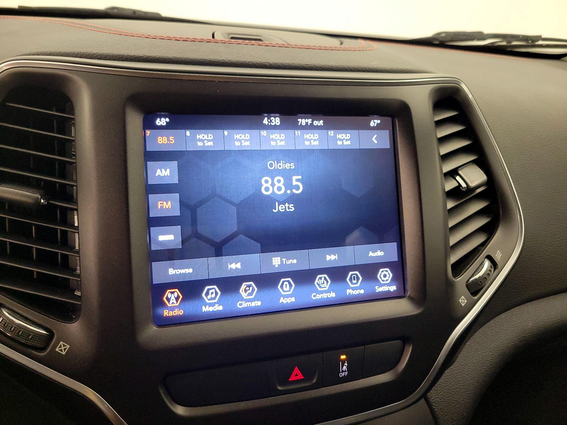 Thumbnail: 2022 Jeep Cherokee - 15