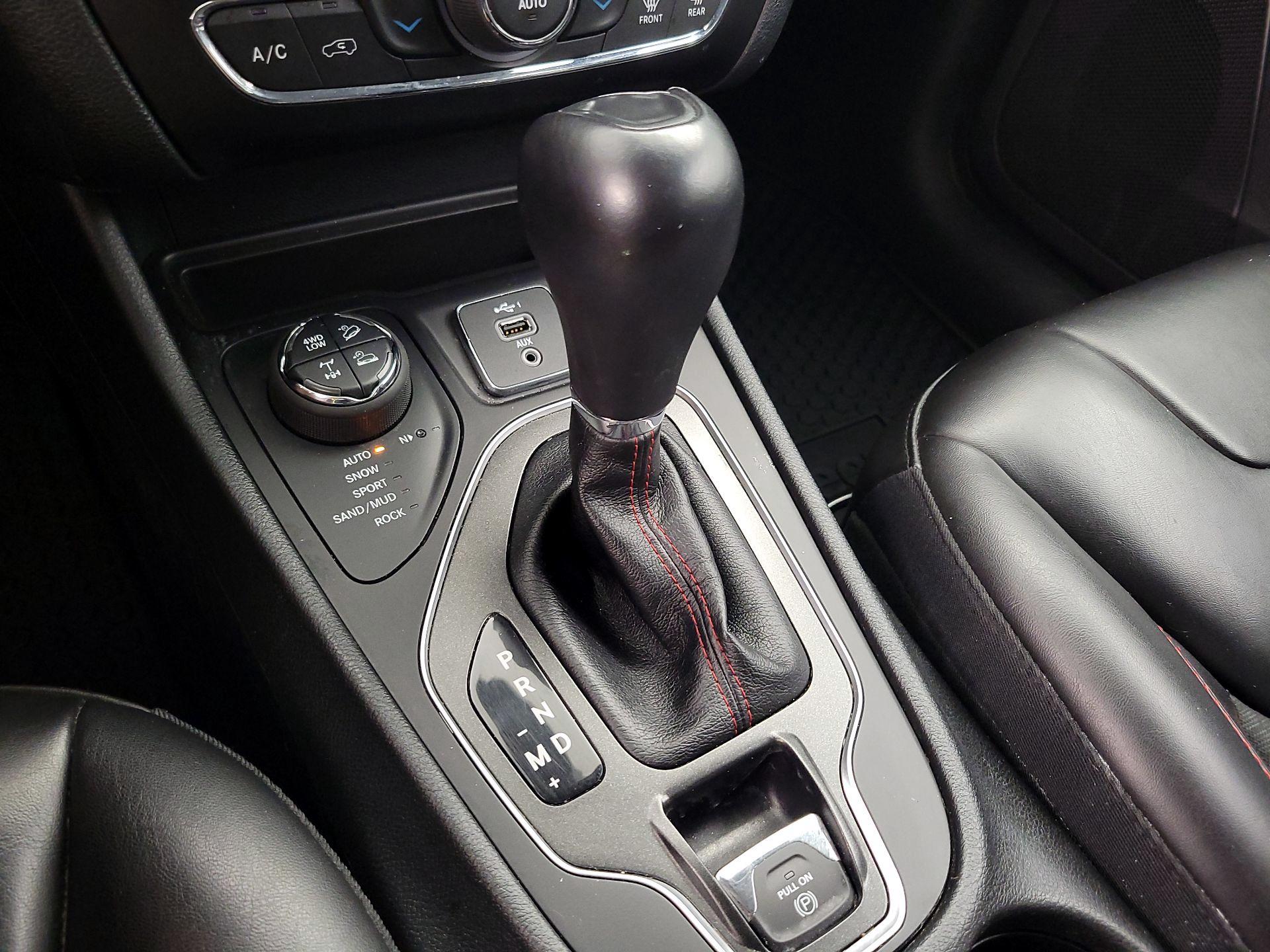 Thumbnail: 2022 Jeep Cherokee - 17