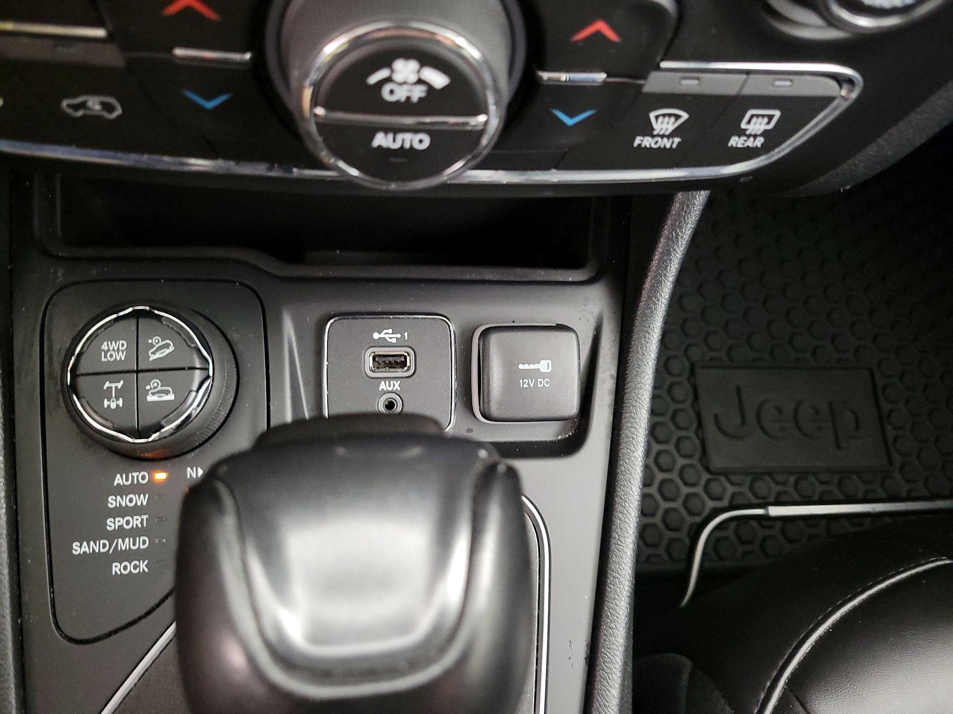 Thumbnail: 2022 Jeep Cherokee - 18