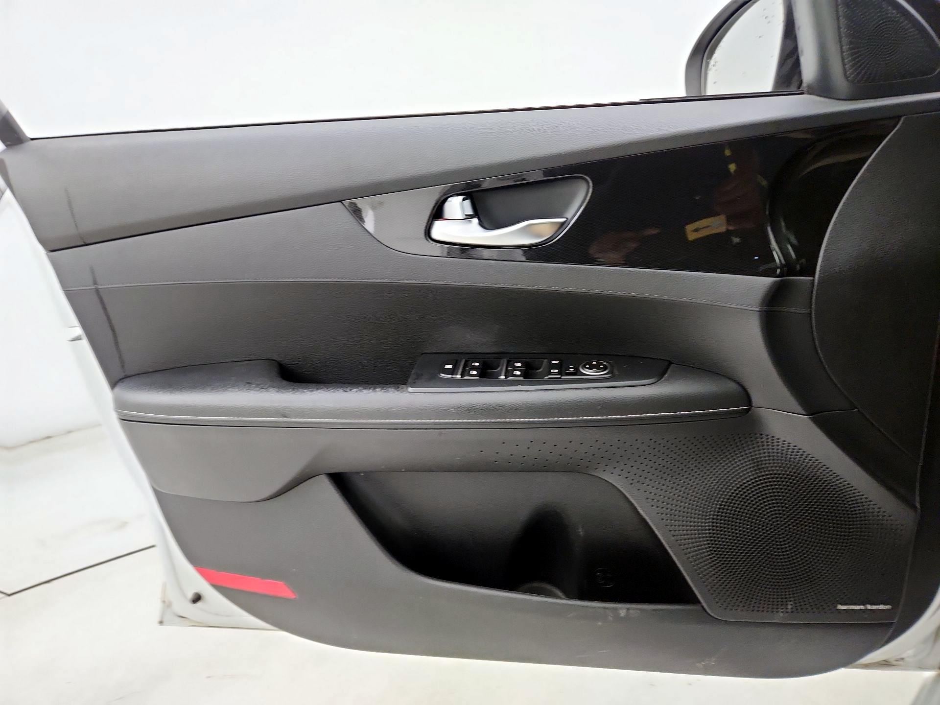 Thumbnail: 2020 Kia Forte - 12