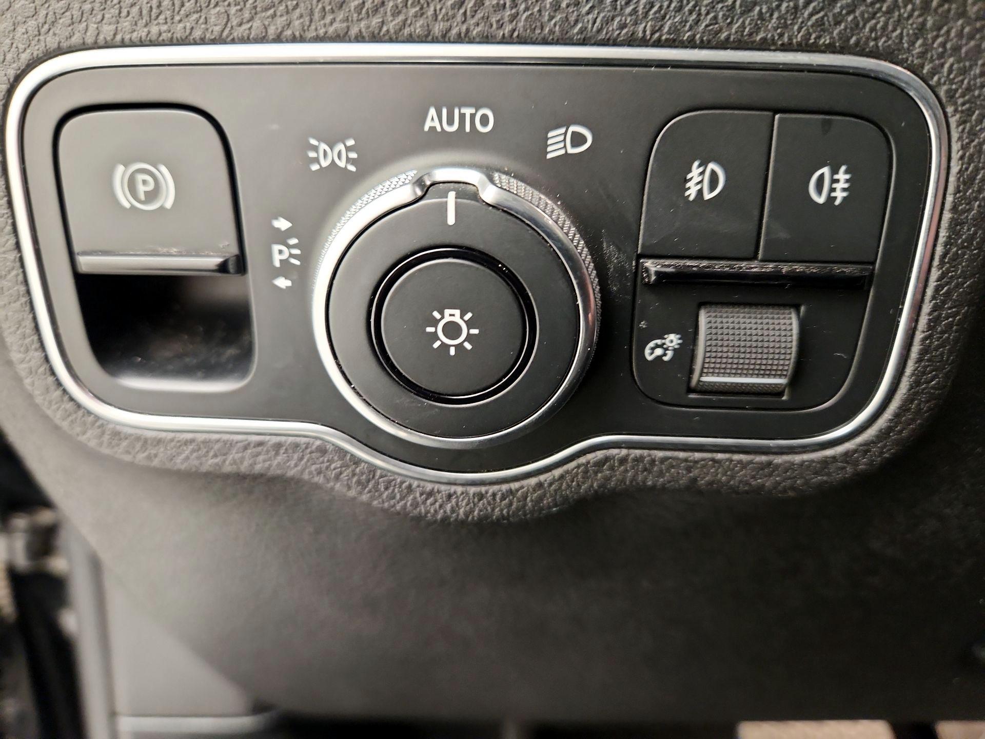 Thumbnail: 2020 Mercedes-Benz GLB - 13