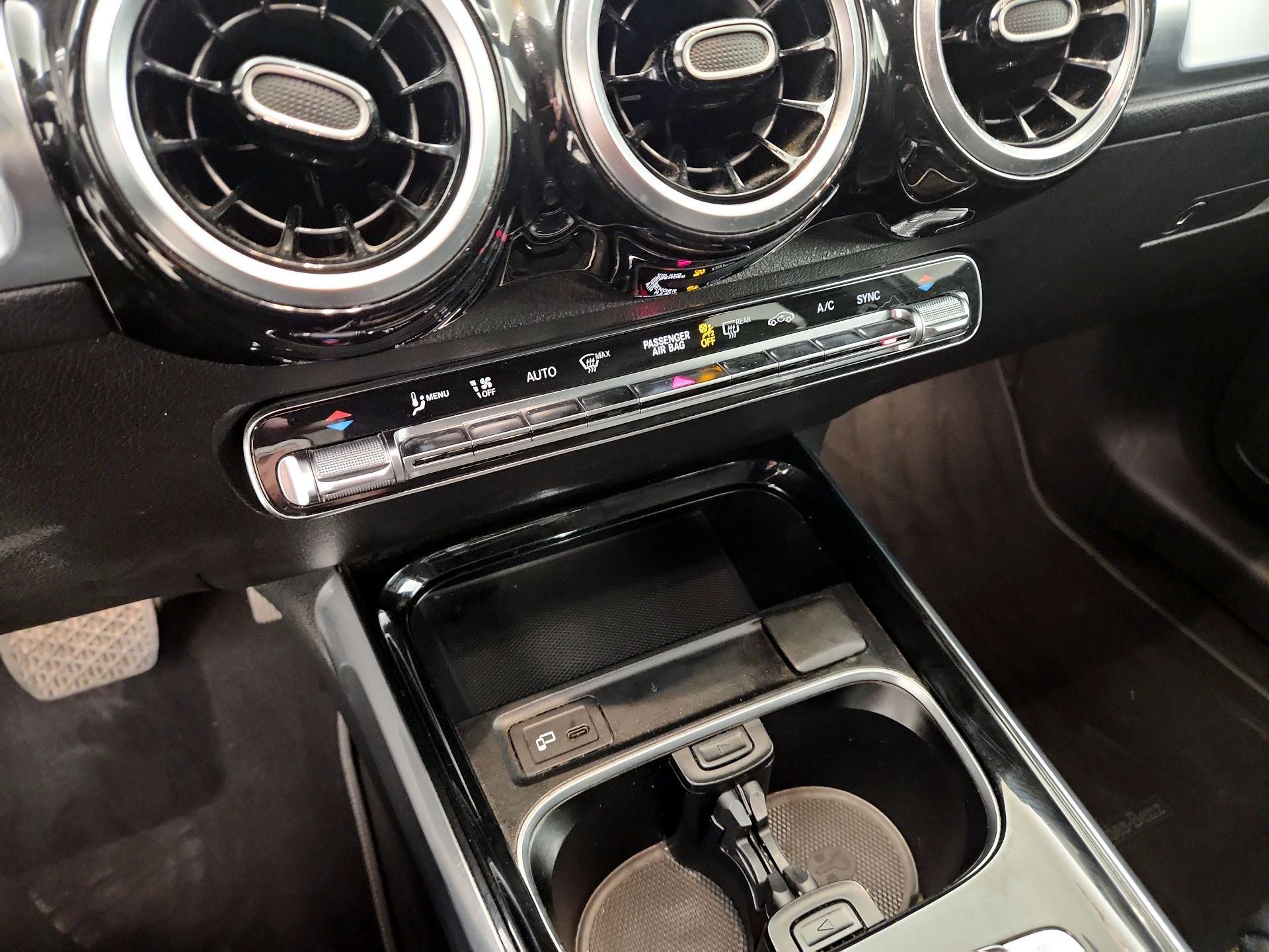 Thumbnail: 2020 Mercedes-Benz GLB - 16