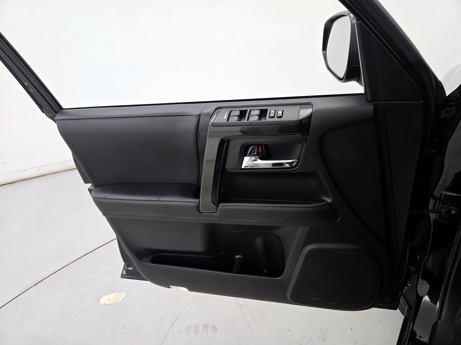 Thumbnail: 2020 Toyota 4Runner - 12