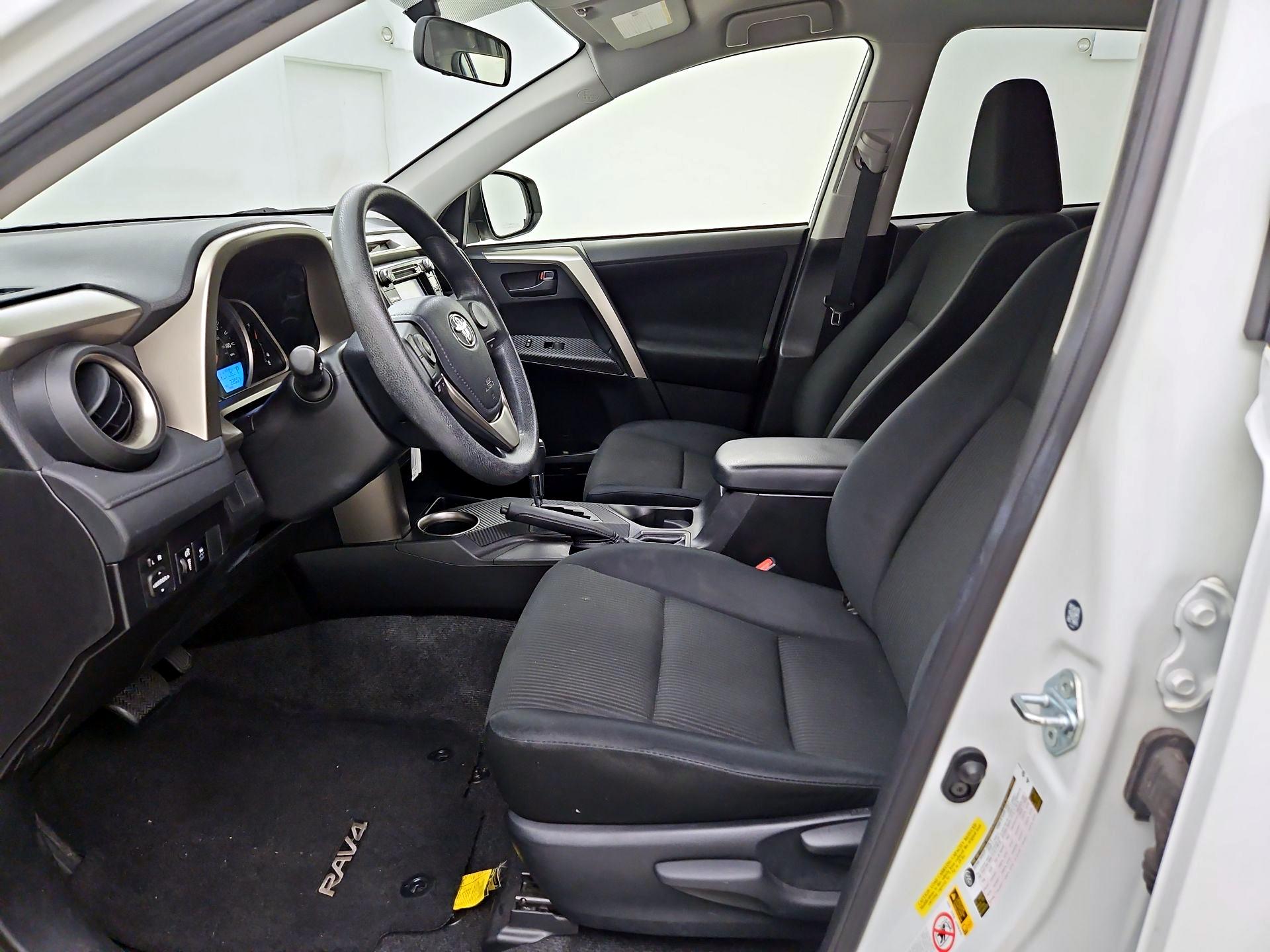 Thumbnail: 2015 Toyota RAV4 - 11