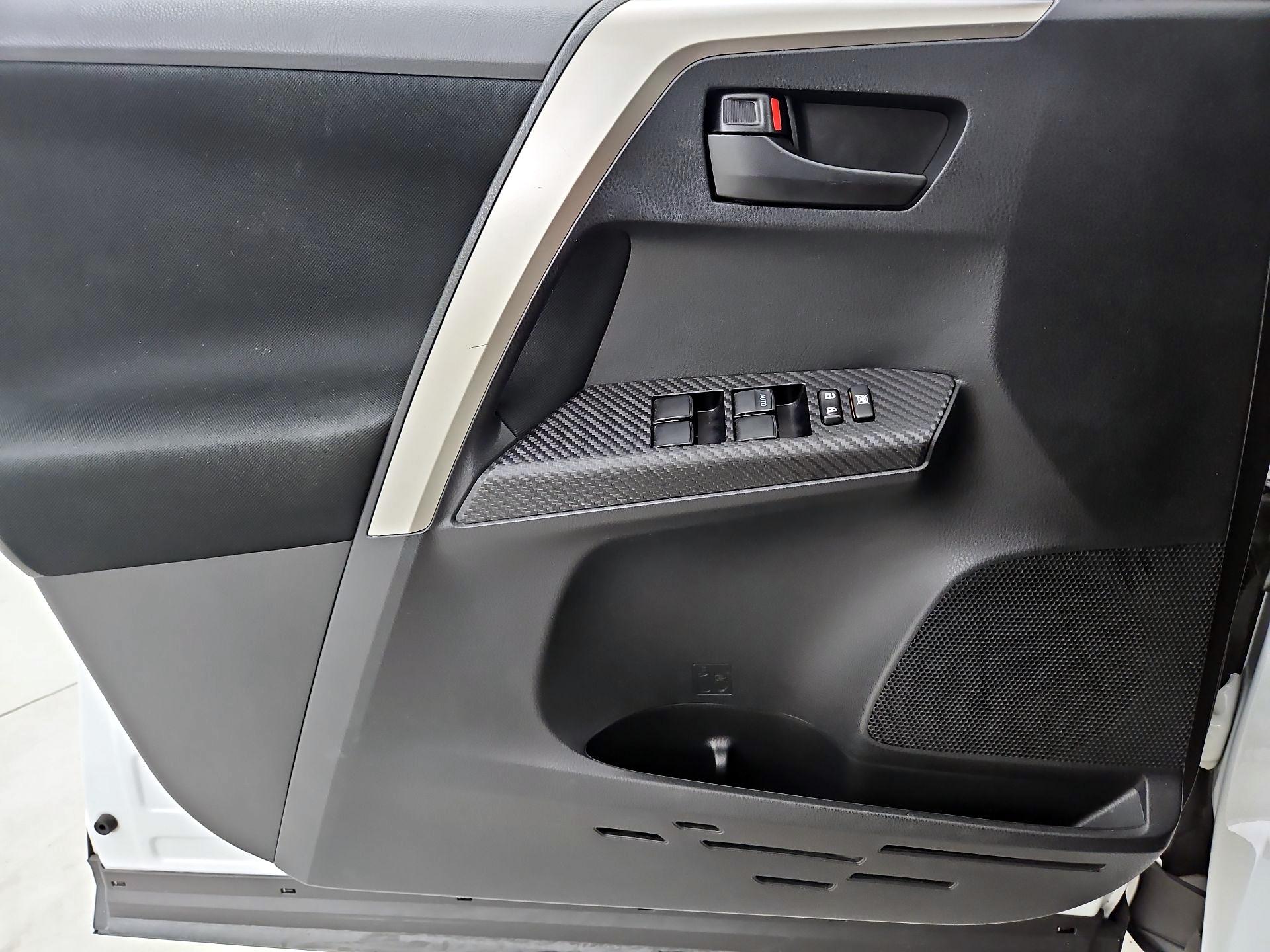 Thumbnail: 2015 Toyota RAV4 - 12