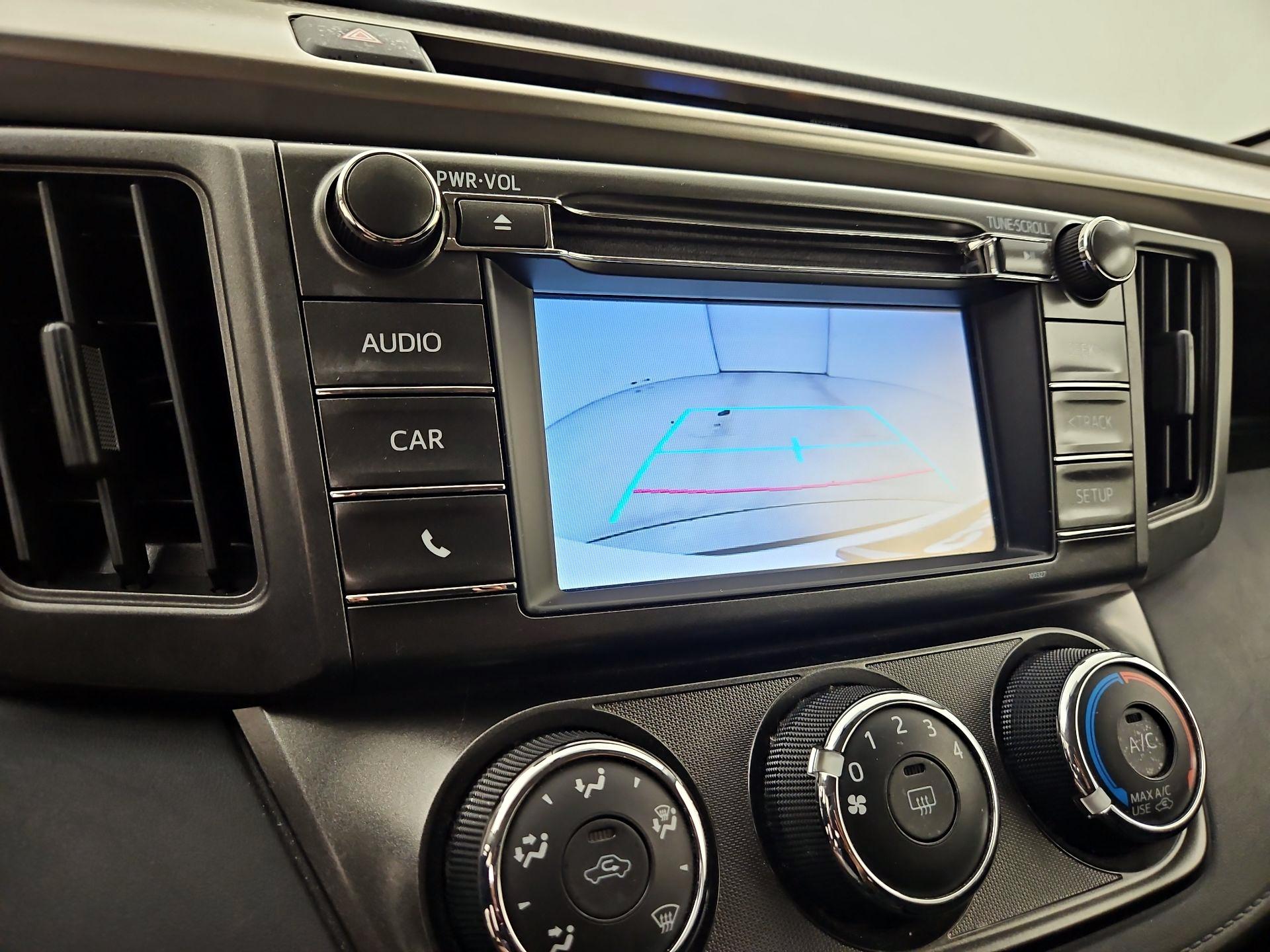 Thumbnail: 2015 Toyota RAV4 - 14