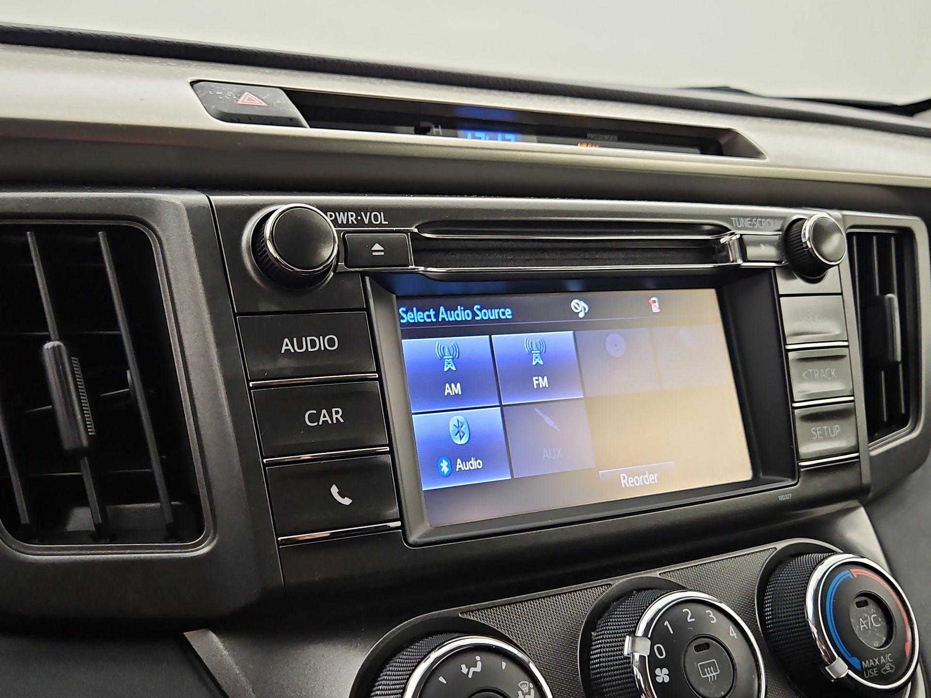 Thumbnail: 2015 Toyota RAV4 - 15