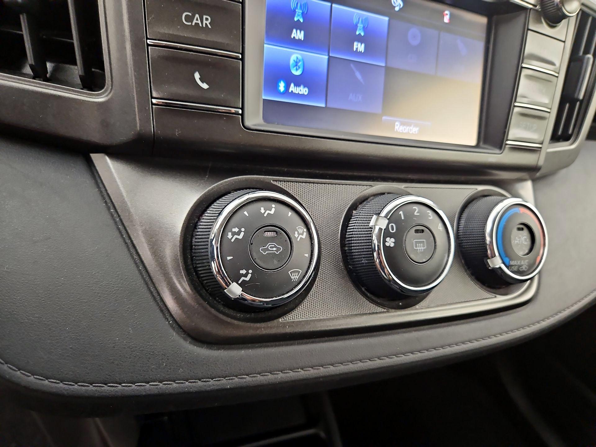 Thumbnail: 2015 Toyota RAV4 - 16