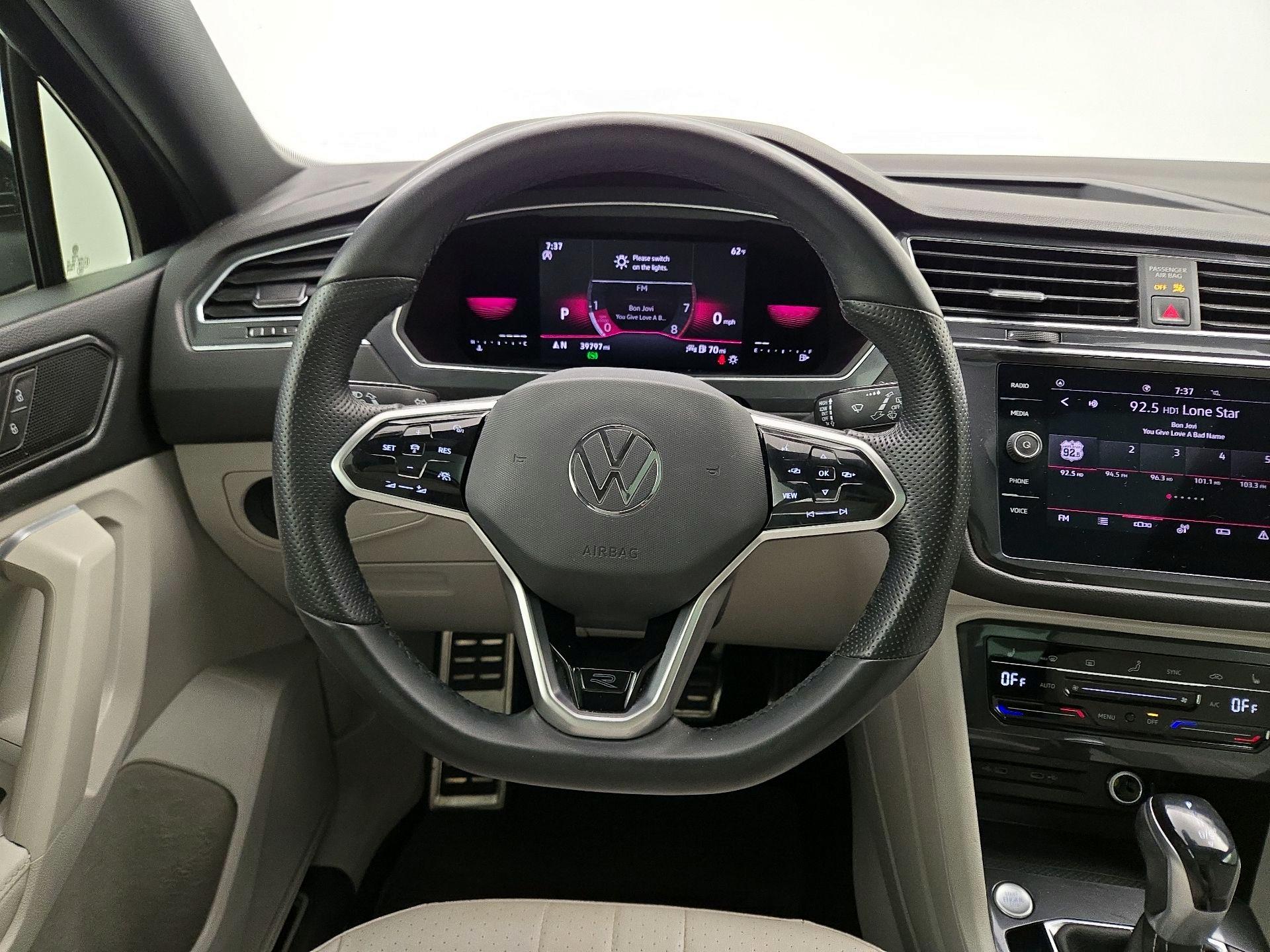 Thumbnail: 2022 Volkswagen Tiguan - 10