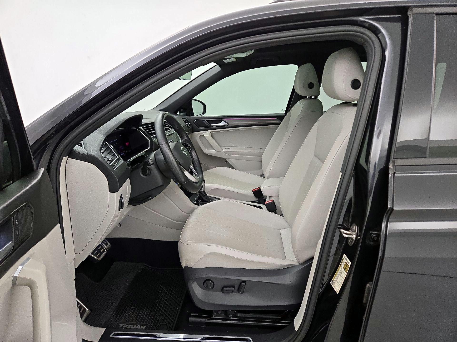 Thumbnail: 2022 Volkswagen Tiguan - 11