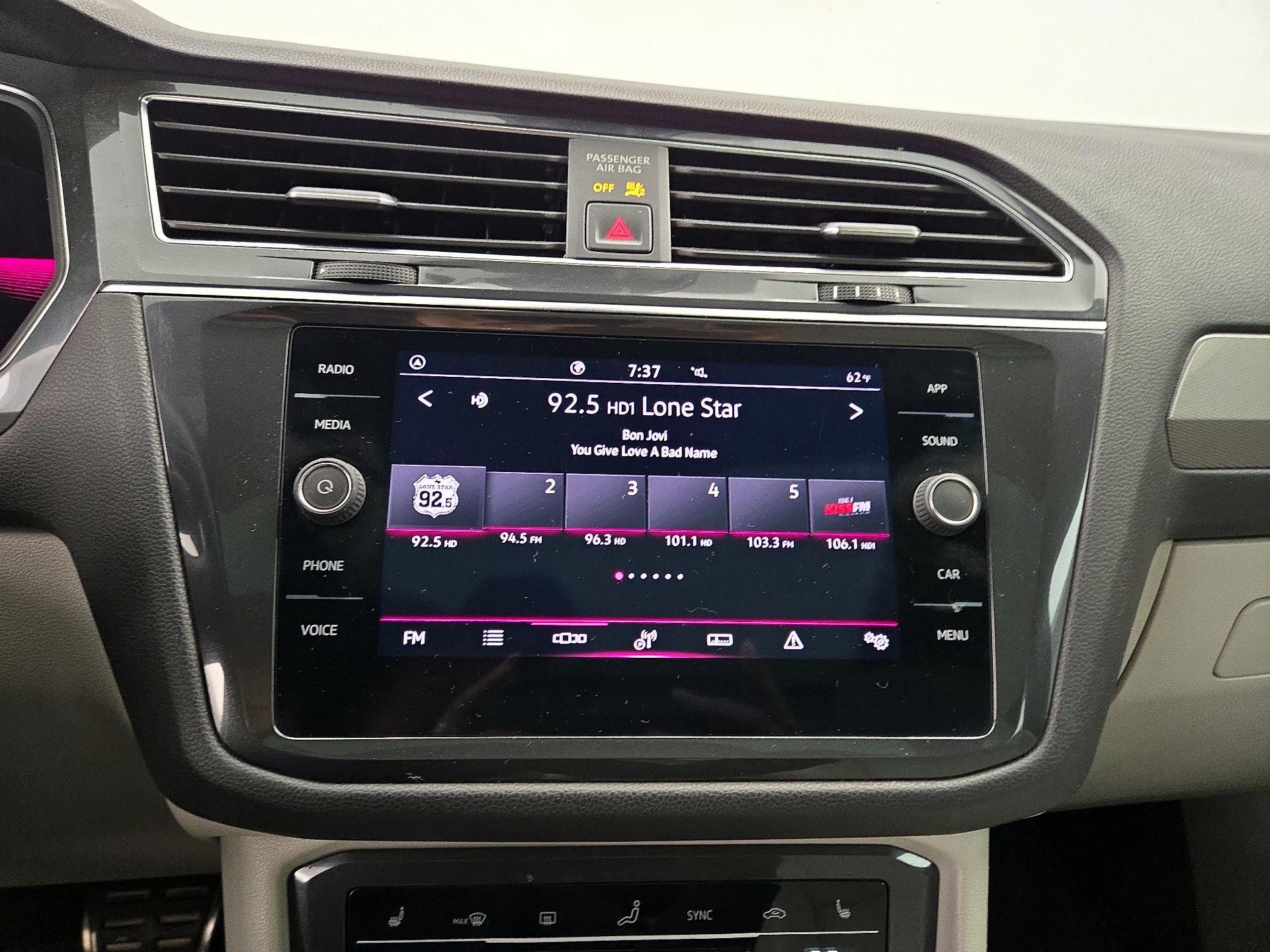 Thumbnail: 2022 Volkswagen Tiguan - 15