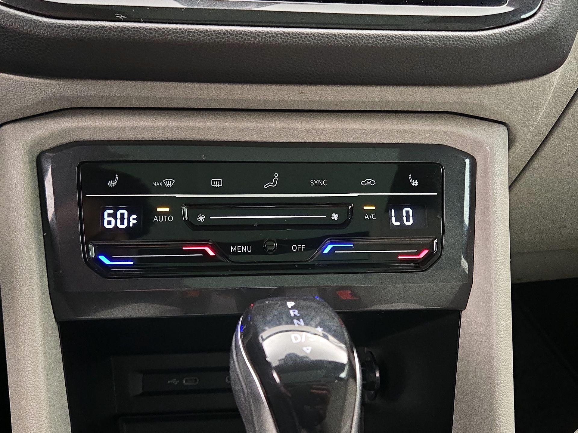 Thumbnail: 2022 Volkswagen Tiguan - 16