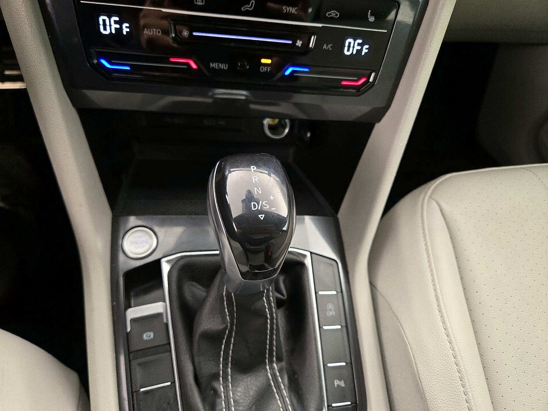 Thumbnail: 2022 Volkswagen Tiguan - 17