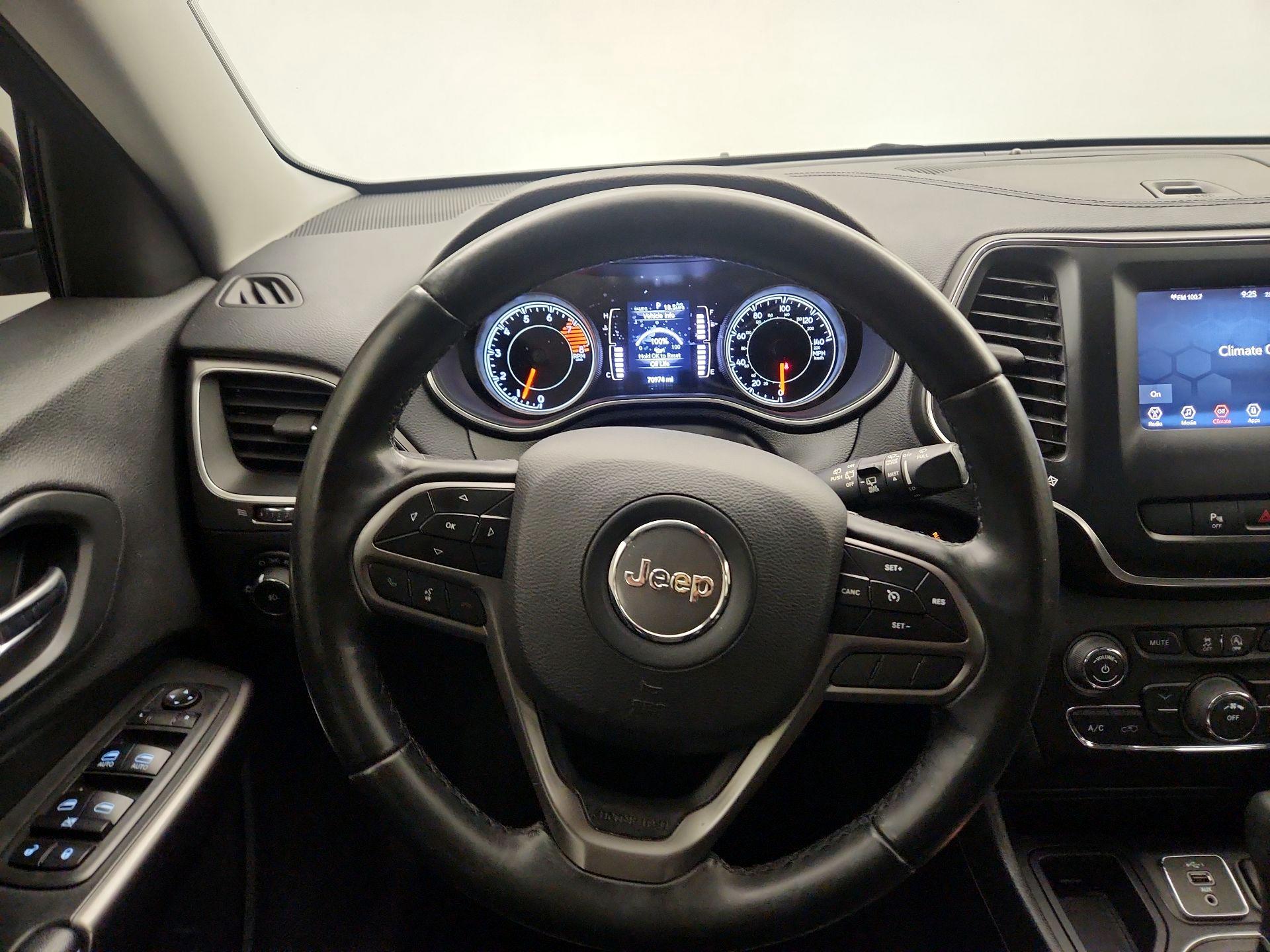 Thumbnail: 2019 Jeep Cherokee - 10