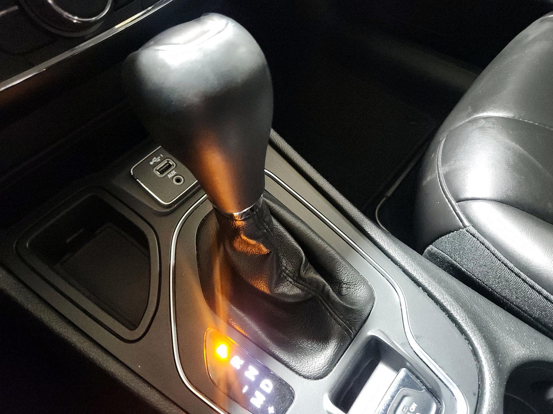 Thumbnail: 2019 Jeep Cherokee - 15