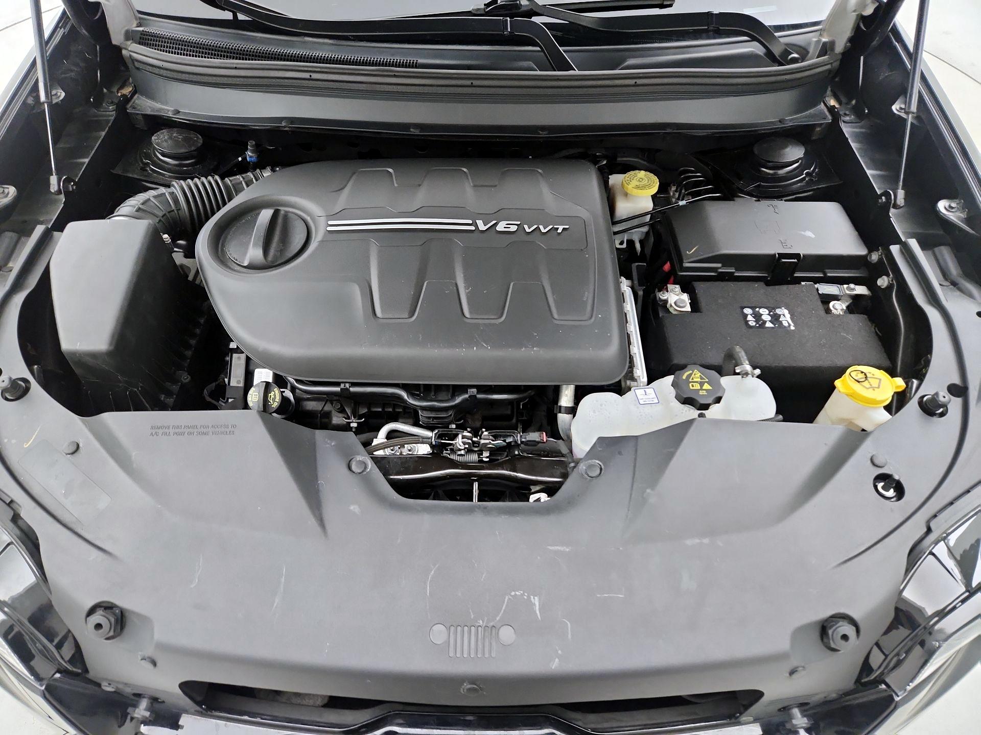 Thumbnail: 2019 Jeep Cherokee - 17